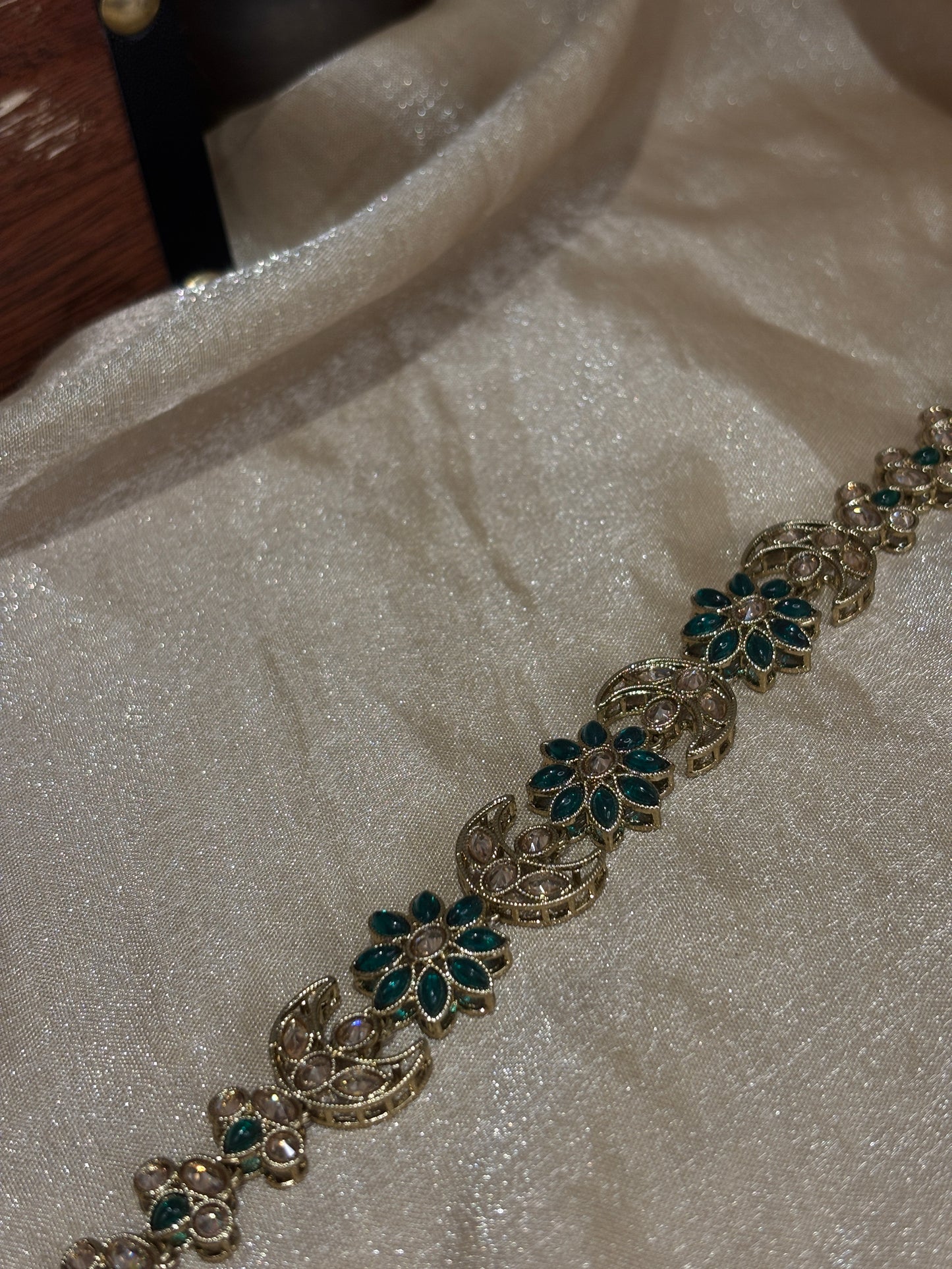 Emerald green matha Patti