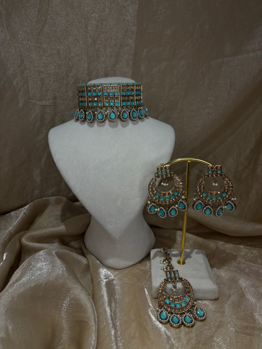 Light blue choker set