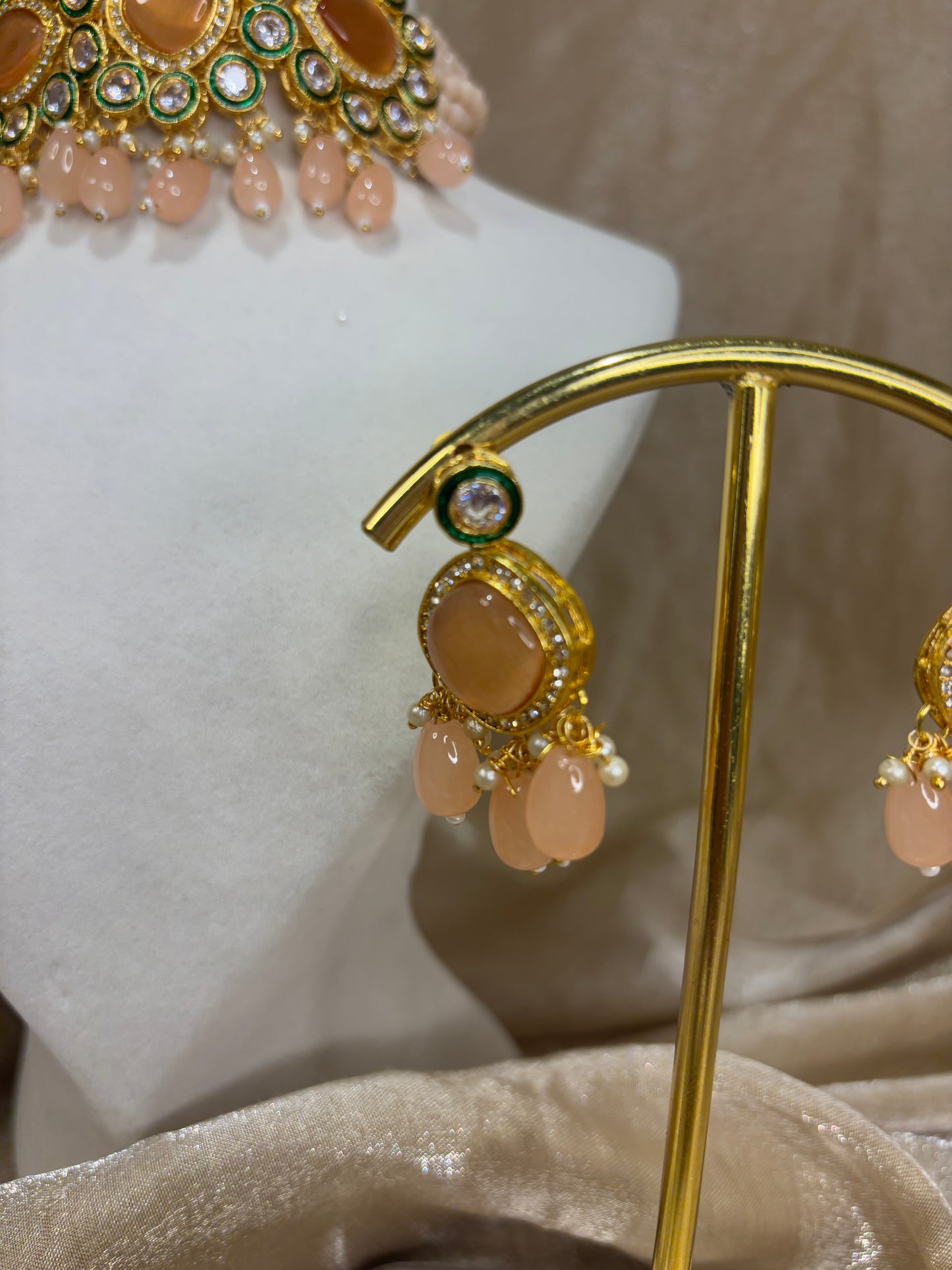 Peach choker set