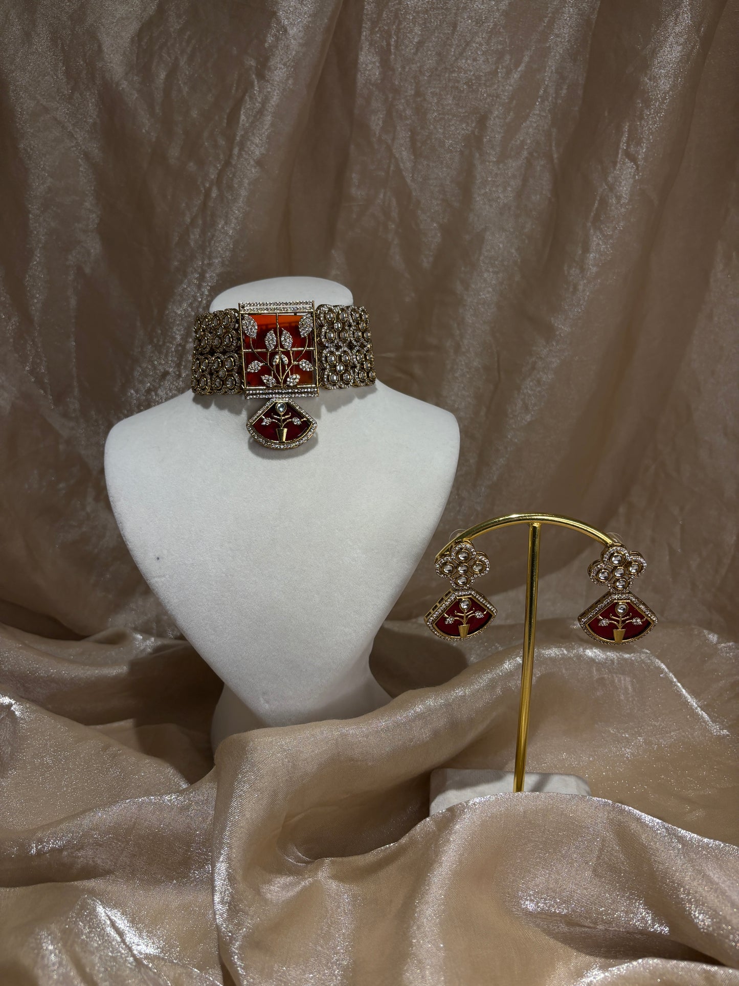 Red choker set