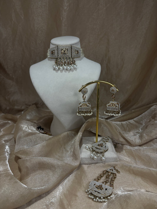 White choker set