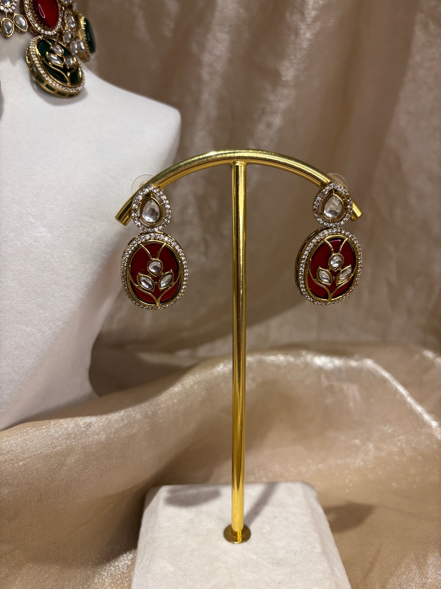 Red/green choker set