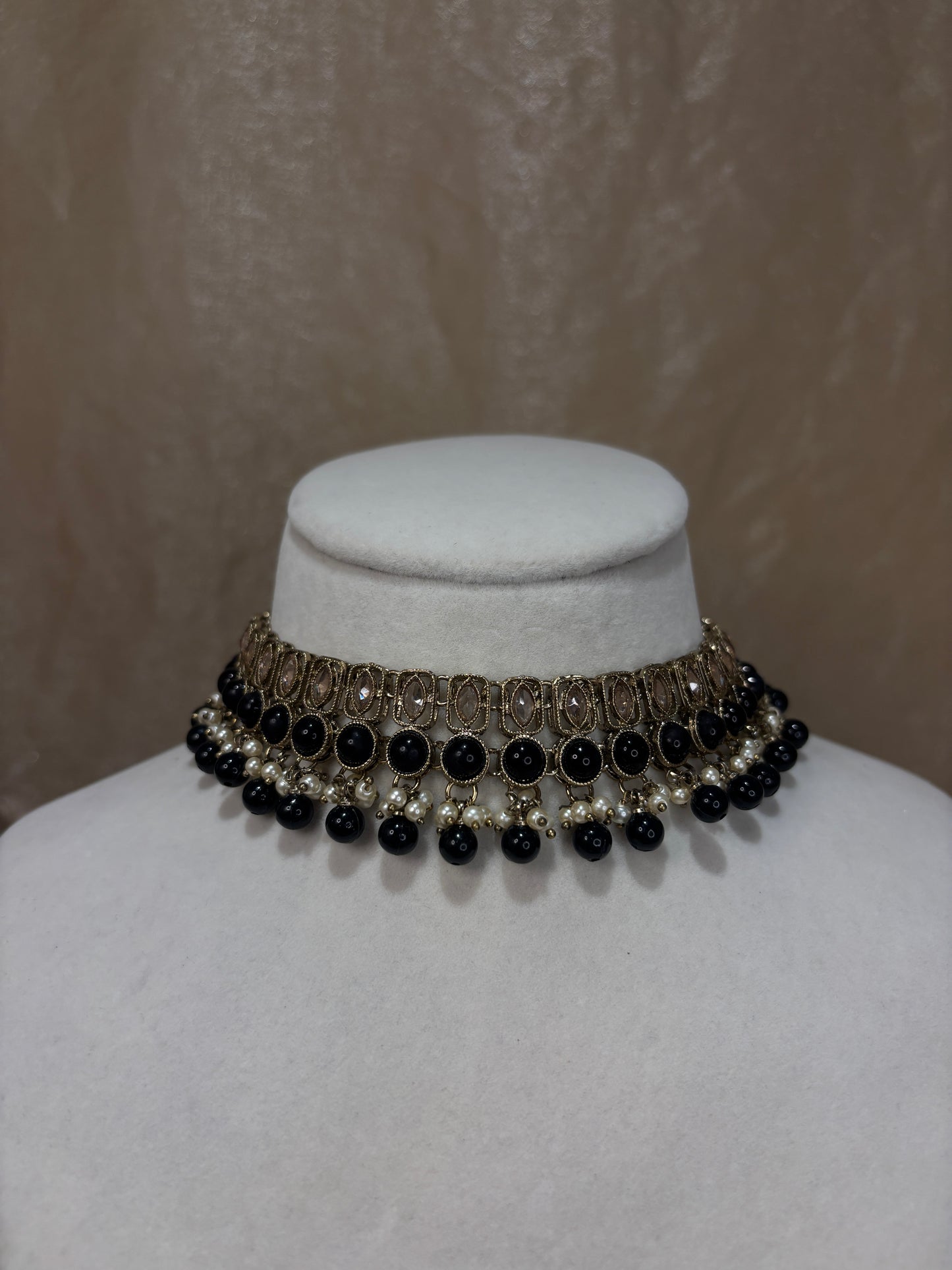 Black choker set