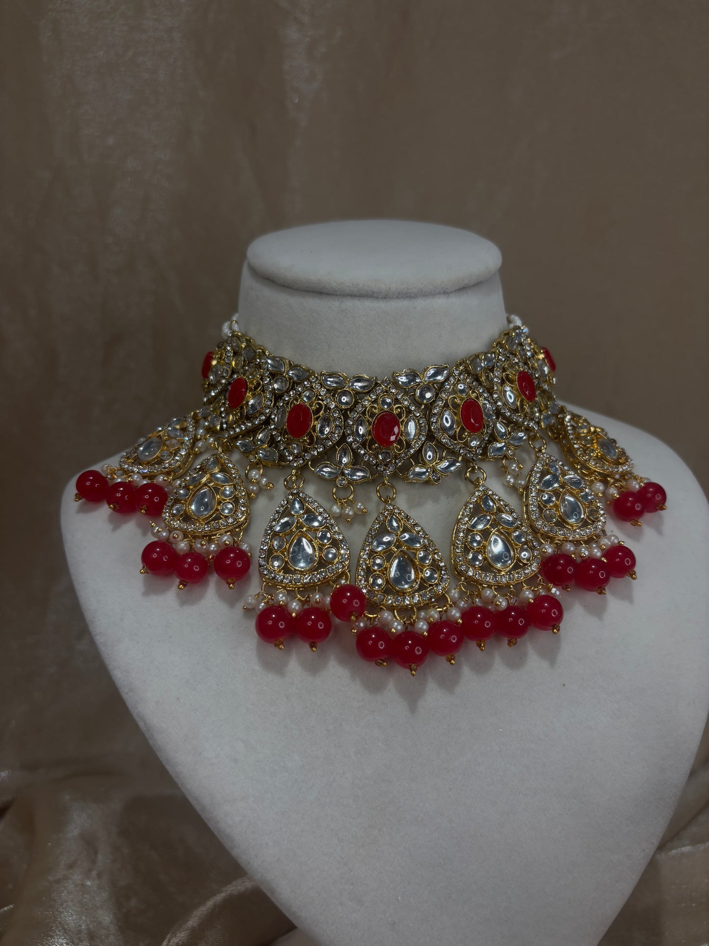 Red choker set