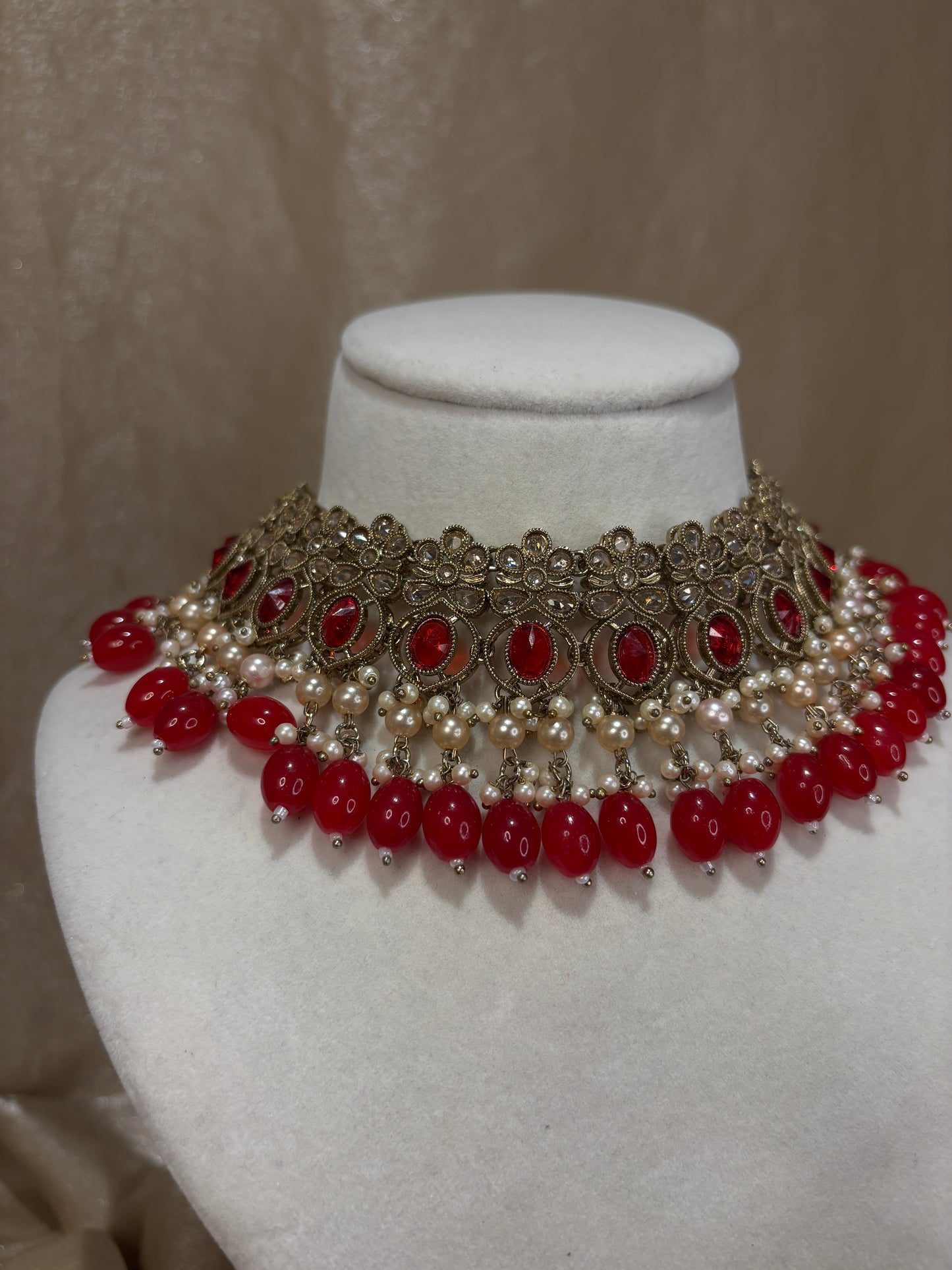 Red choker set
