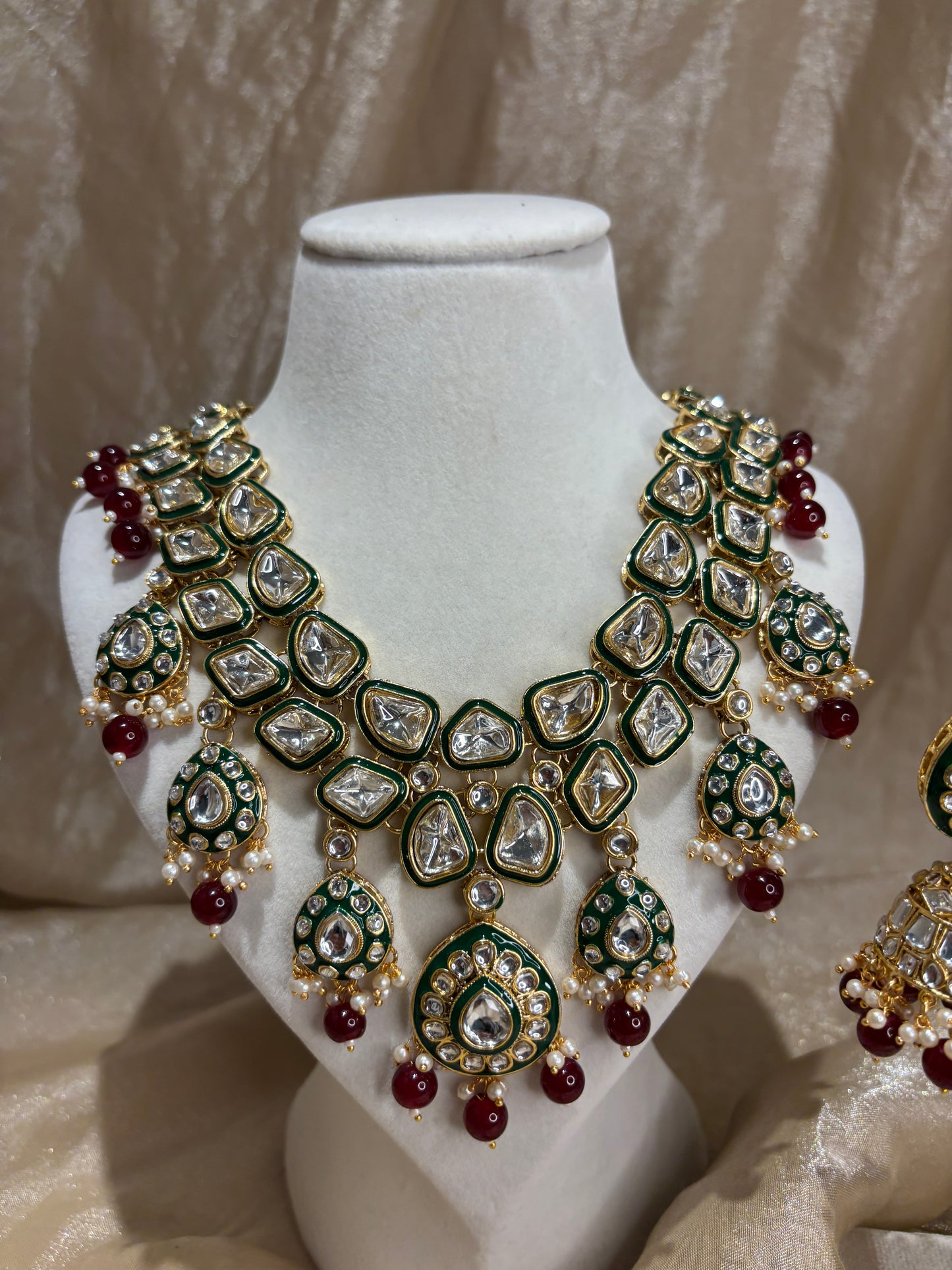 Maroon necklace set