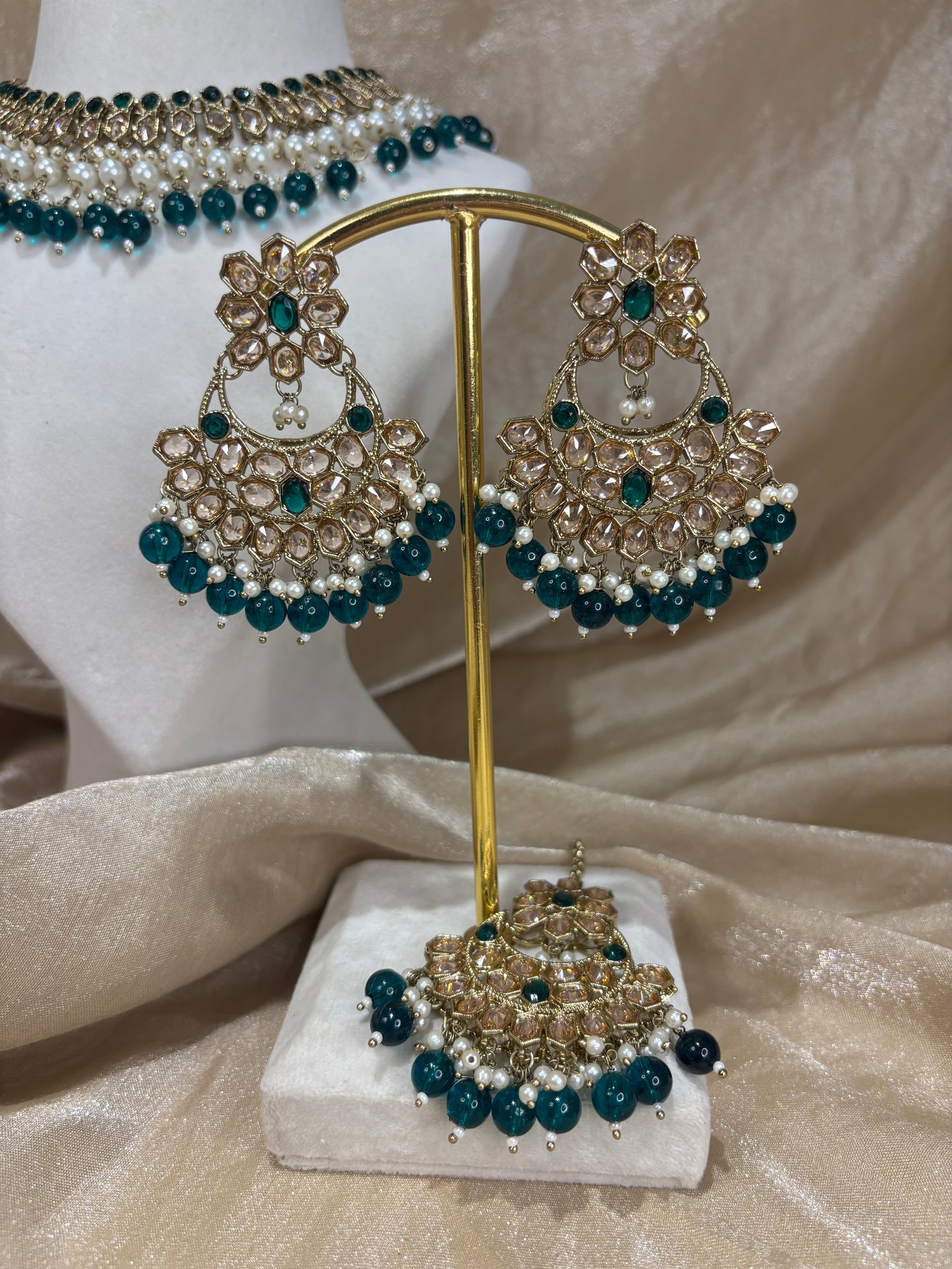 Emerald green choker set