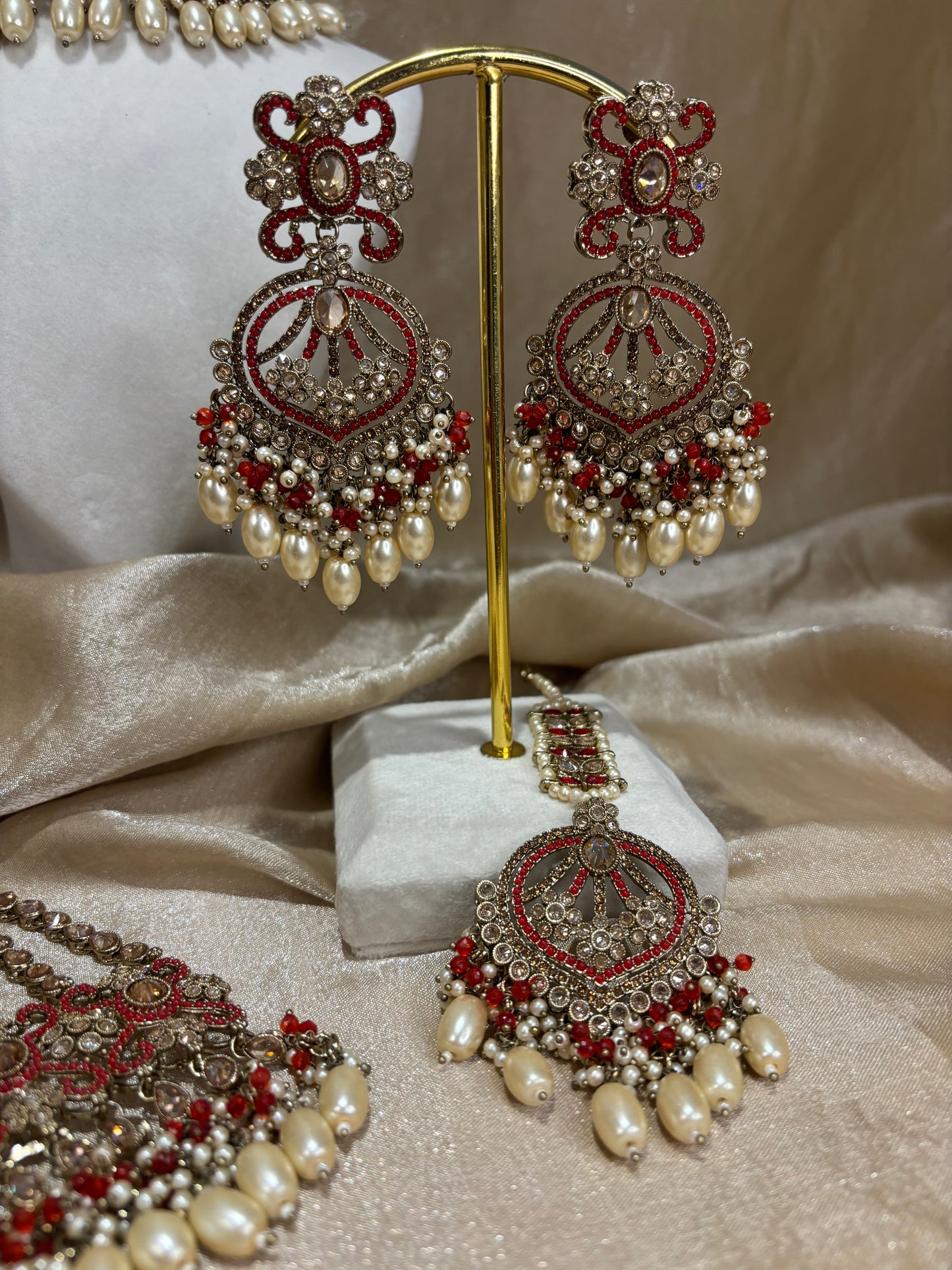 Red choker set