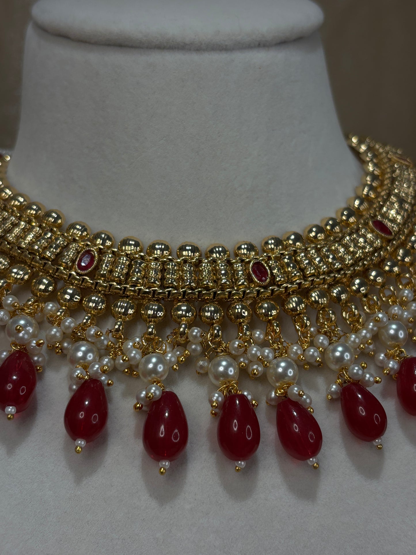 Maroon antique gold necklace set