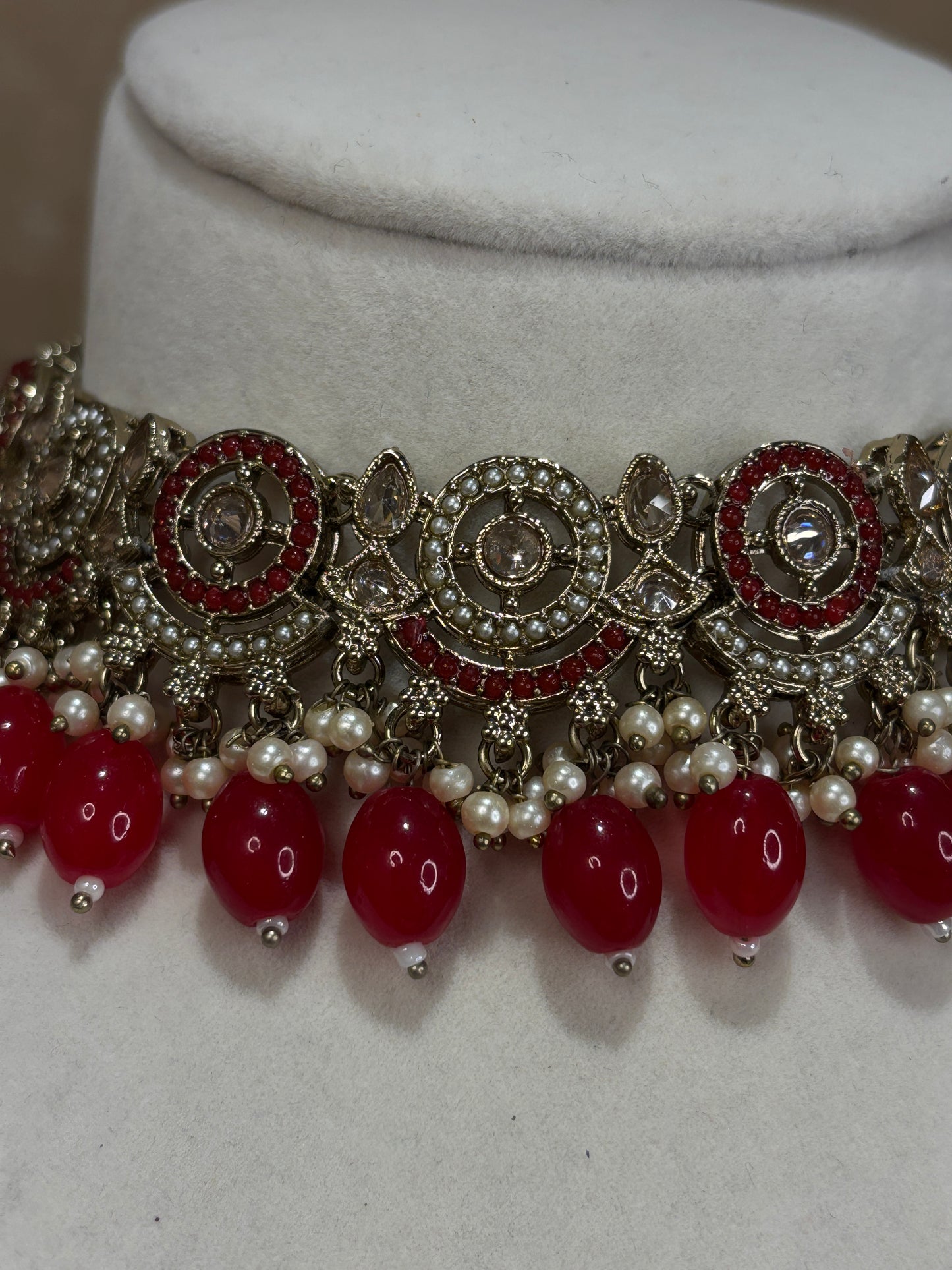 Red choker set