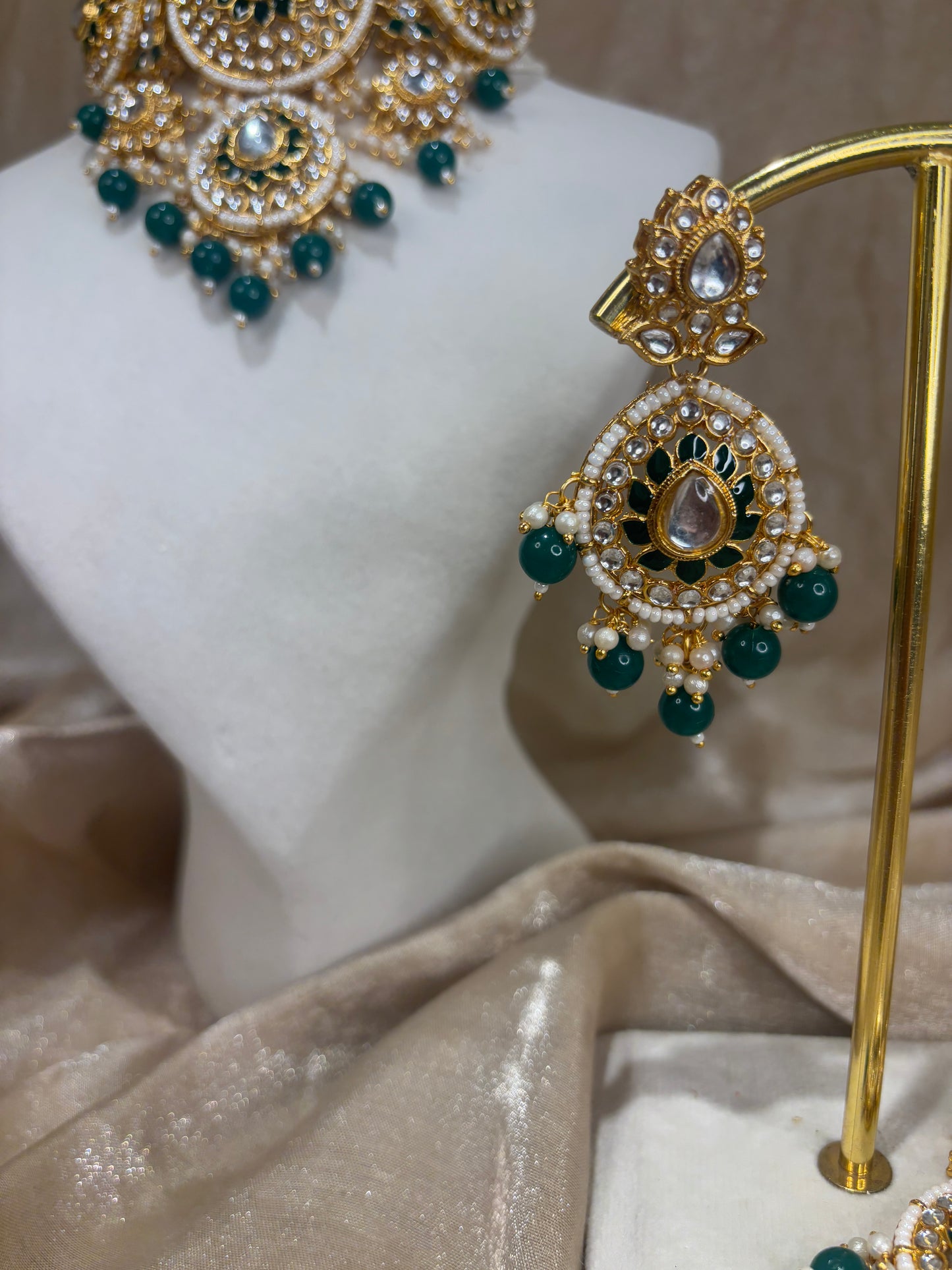 Emerald green choker set