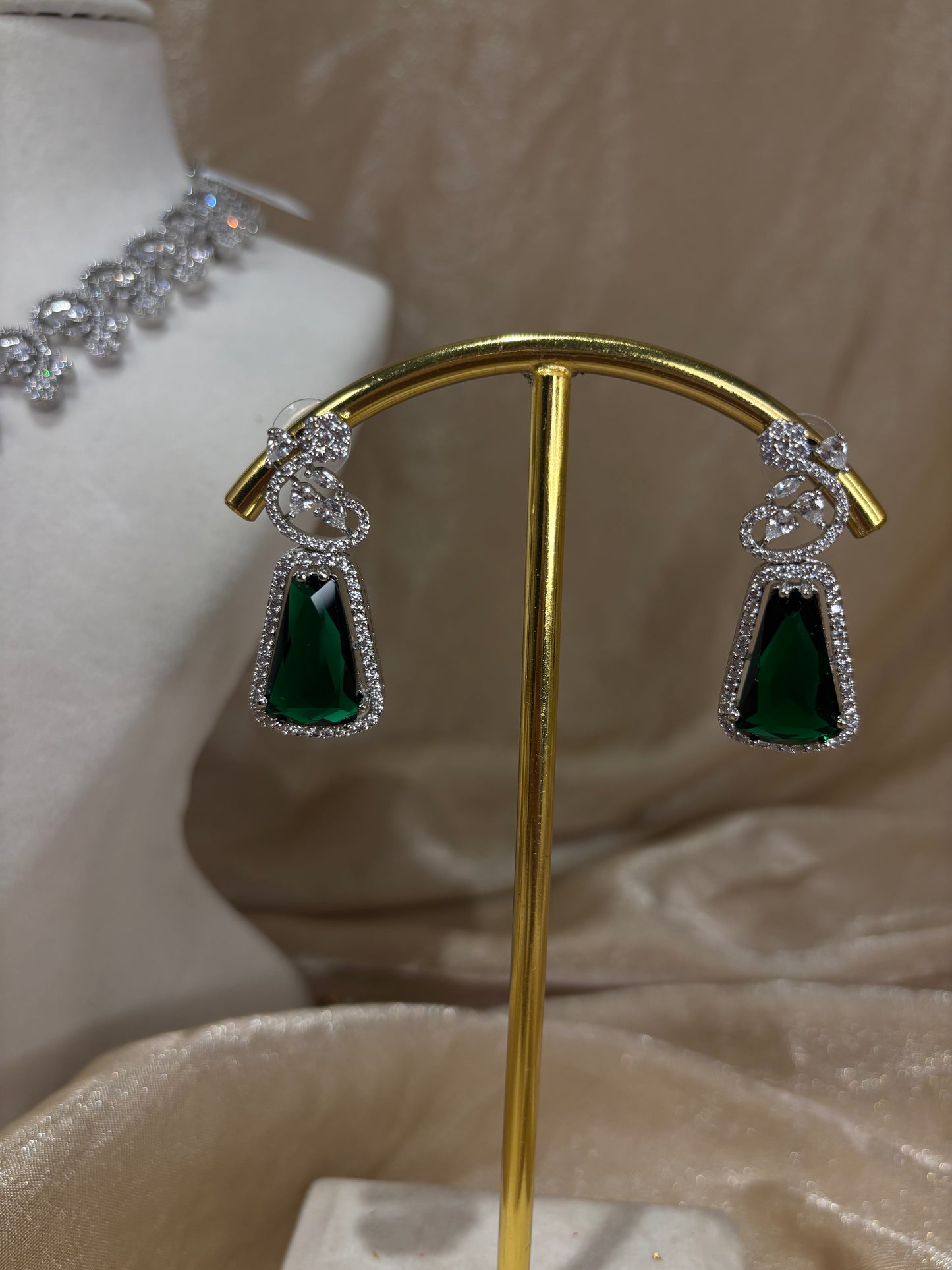 Emerald green necklace set