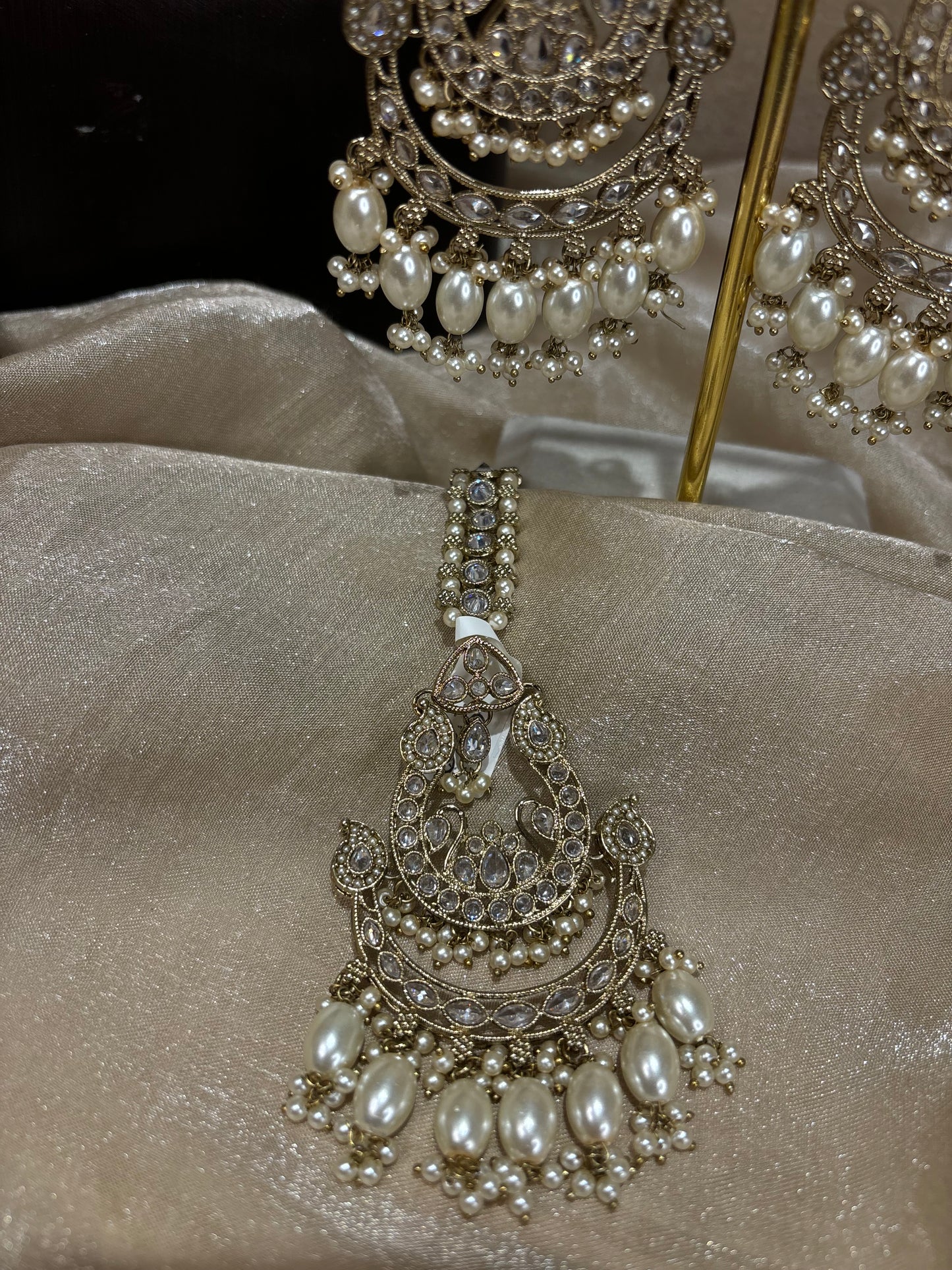 Gold earring/tikka set