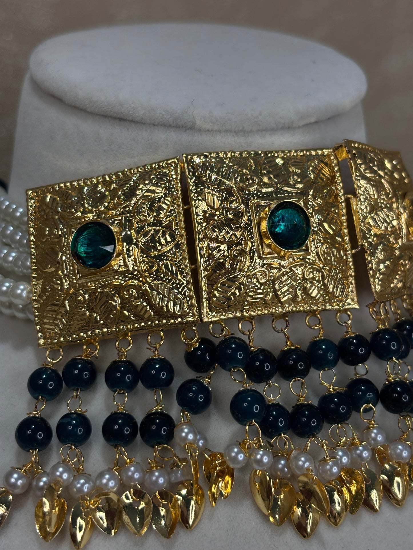 Green/dark teal jadau choker set
