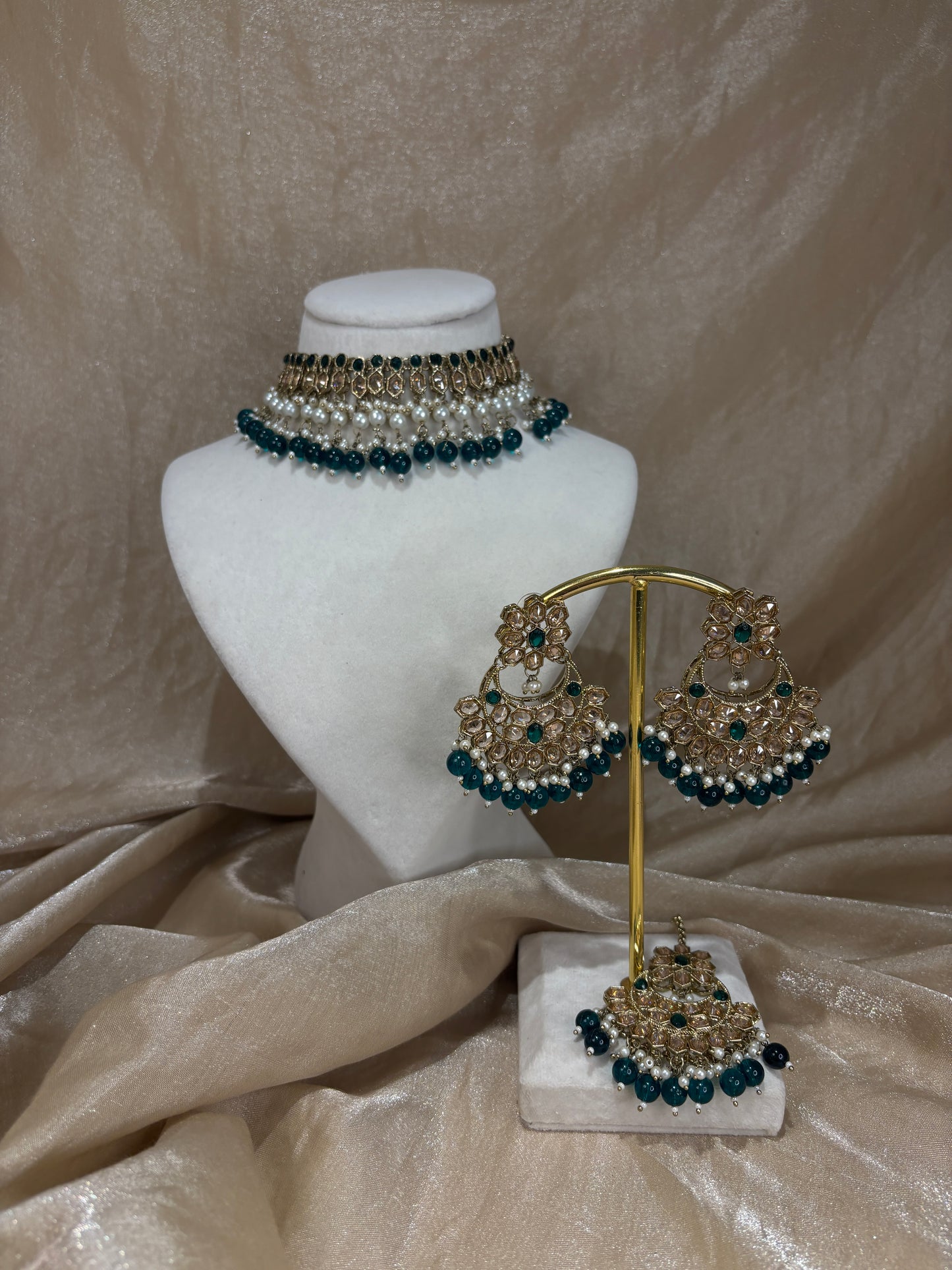 Emerald green choker set