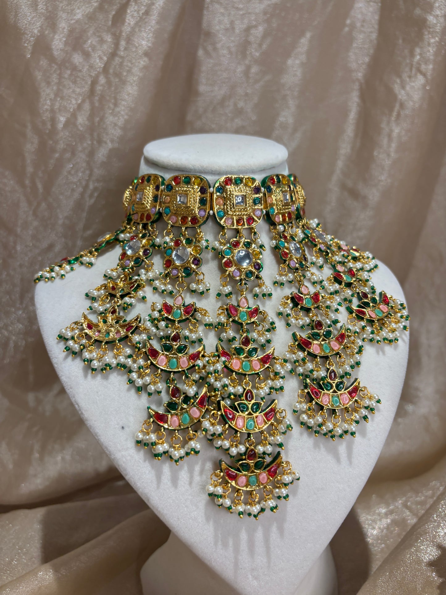 Multi-coloured choker set