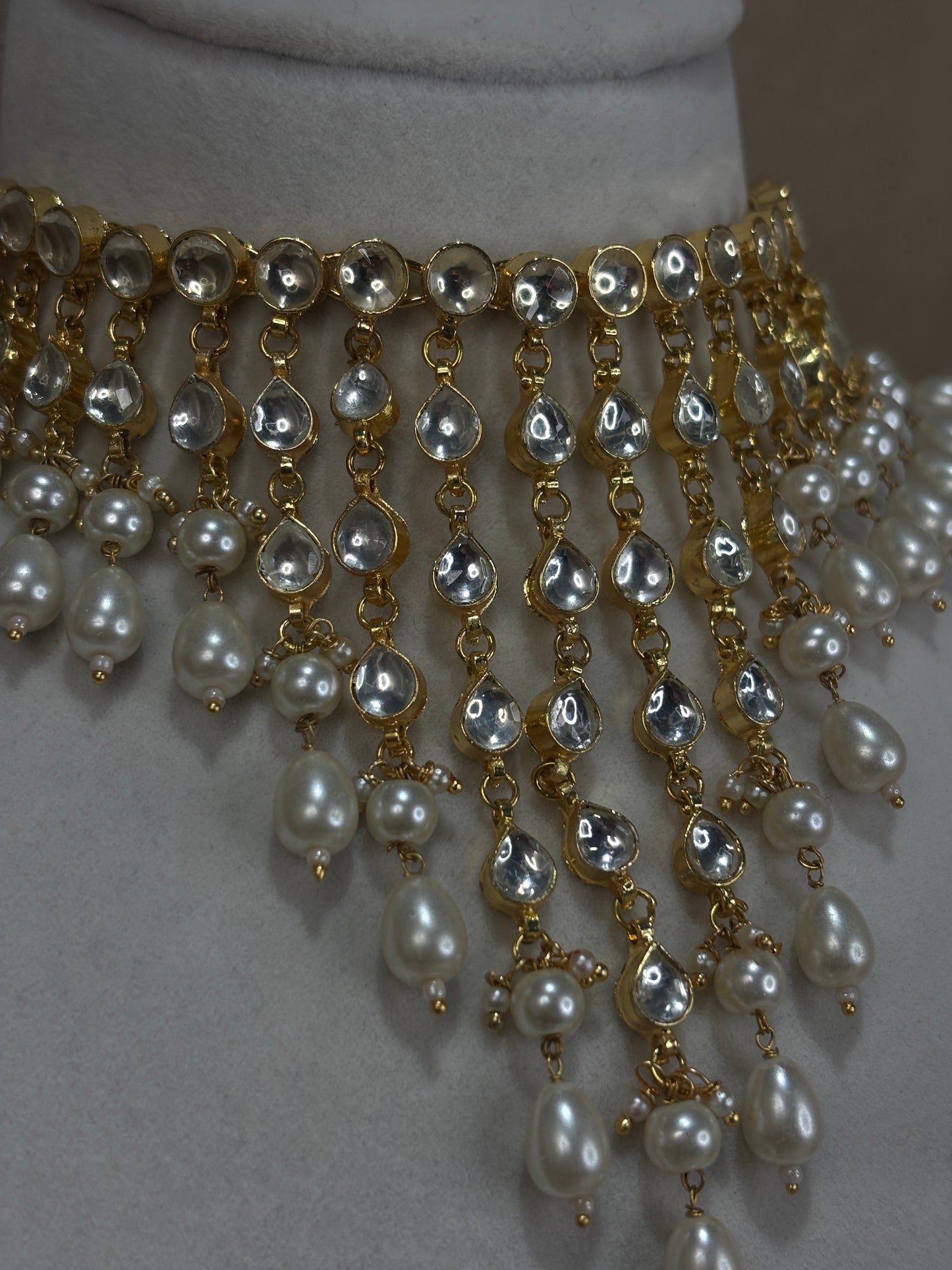 V-shape choker set