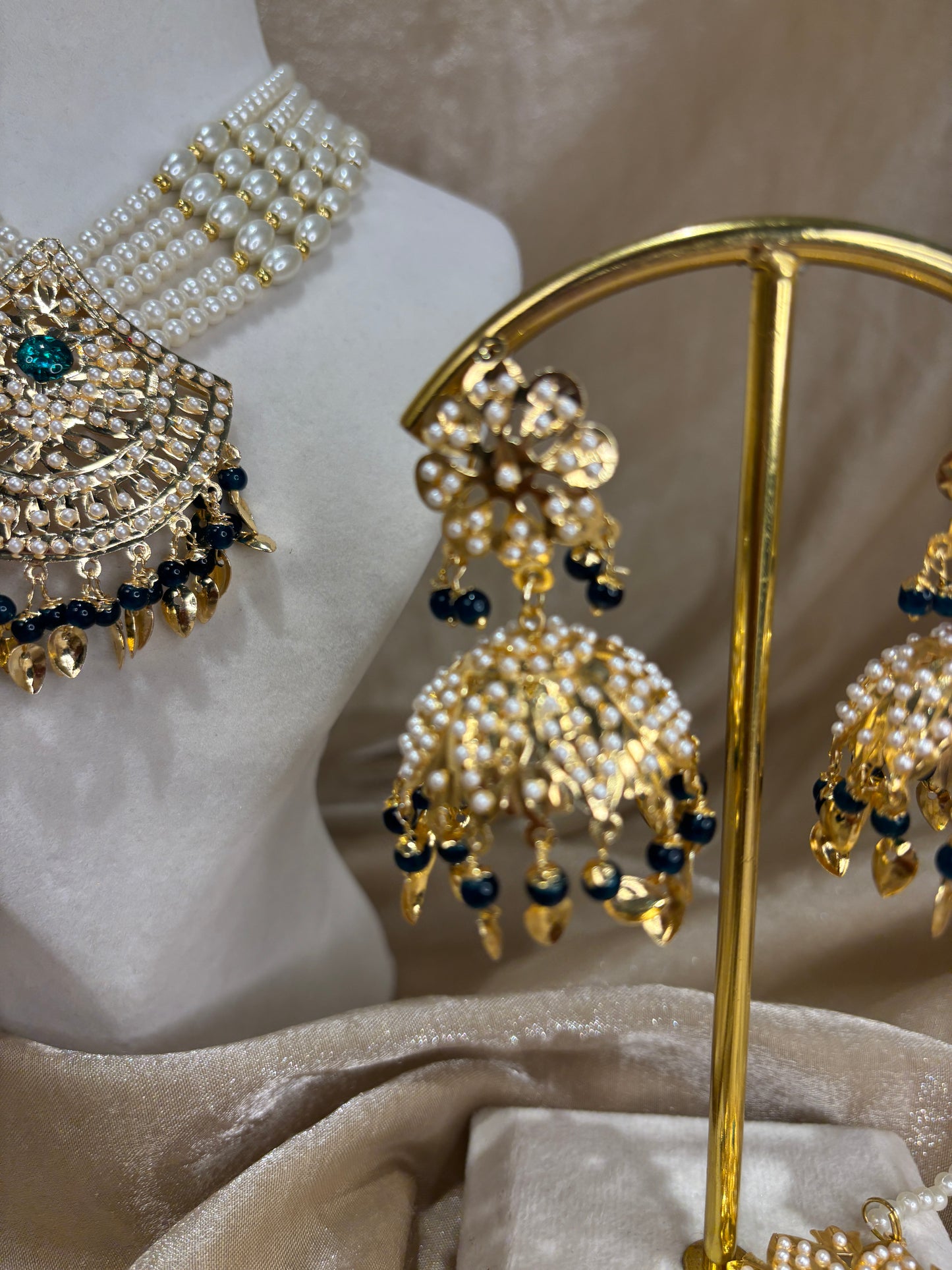 Emerald green jadau necklace set