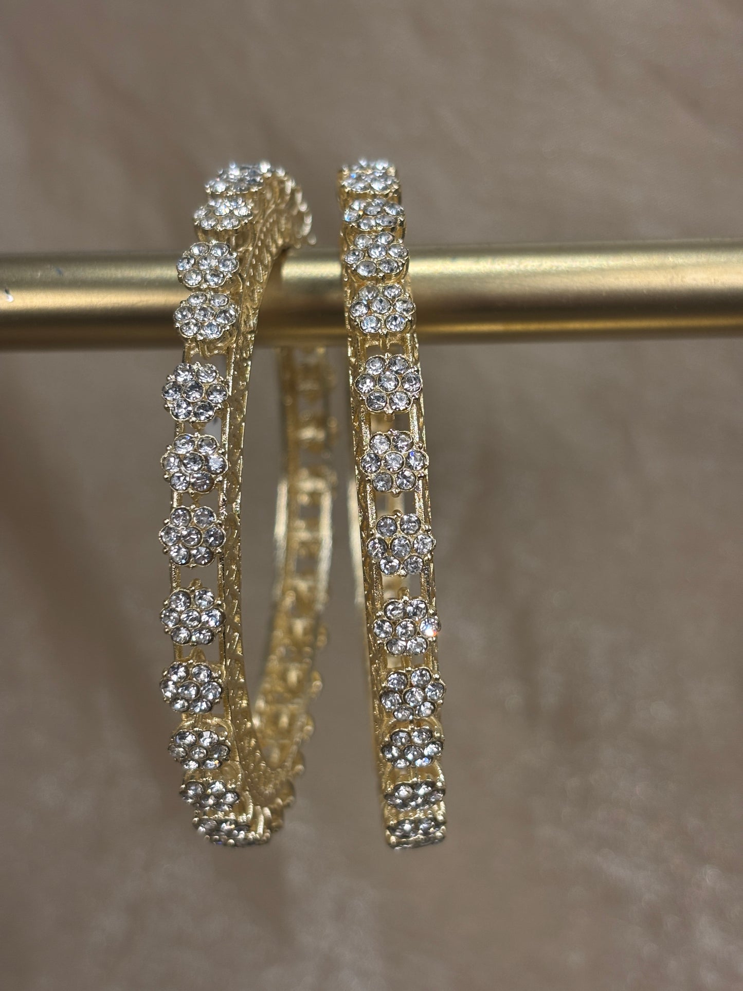 Gold flower detail kare