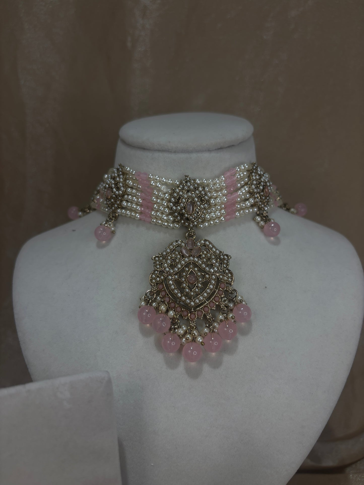 Baby pink choker set