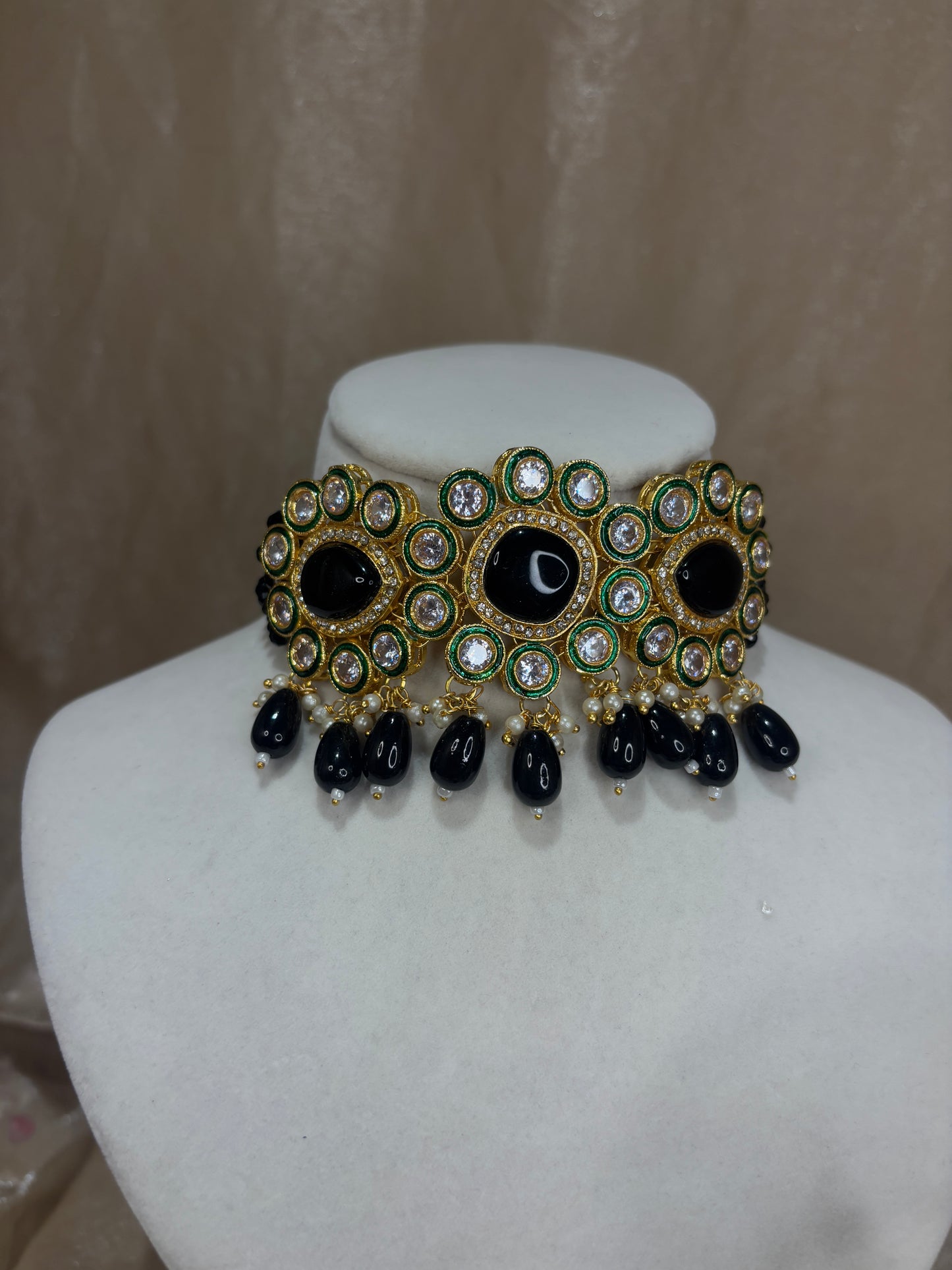 Black flower choker set