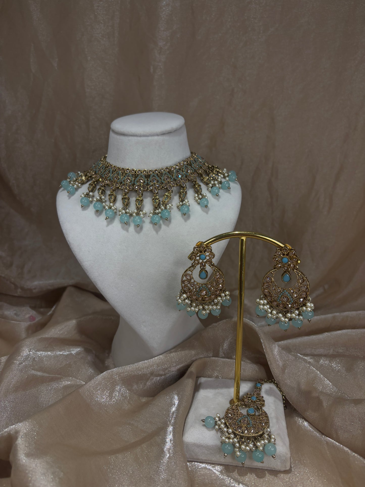 Baby blue necklace set