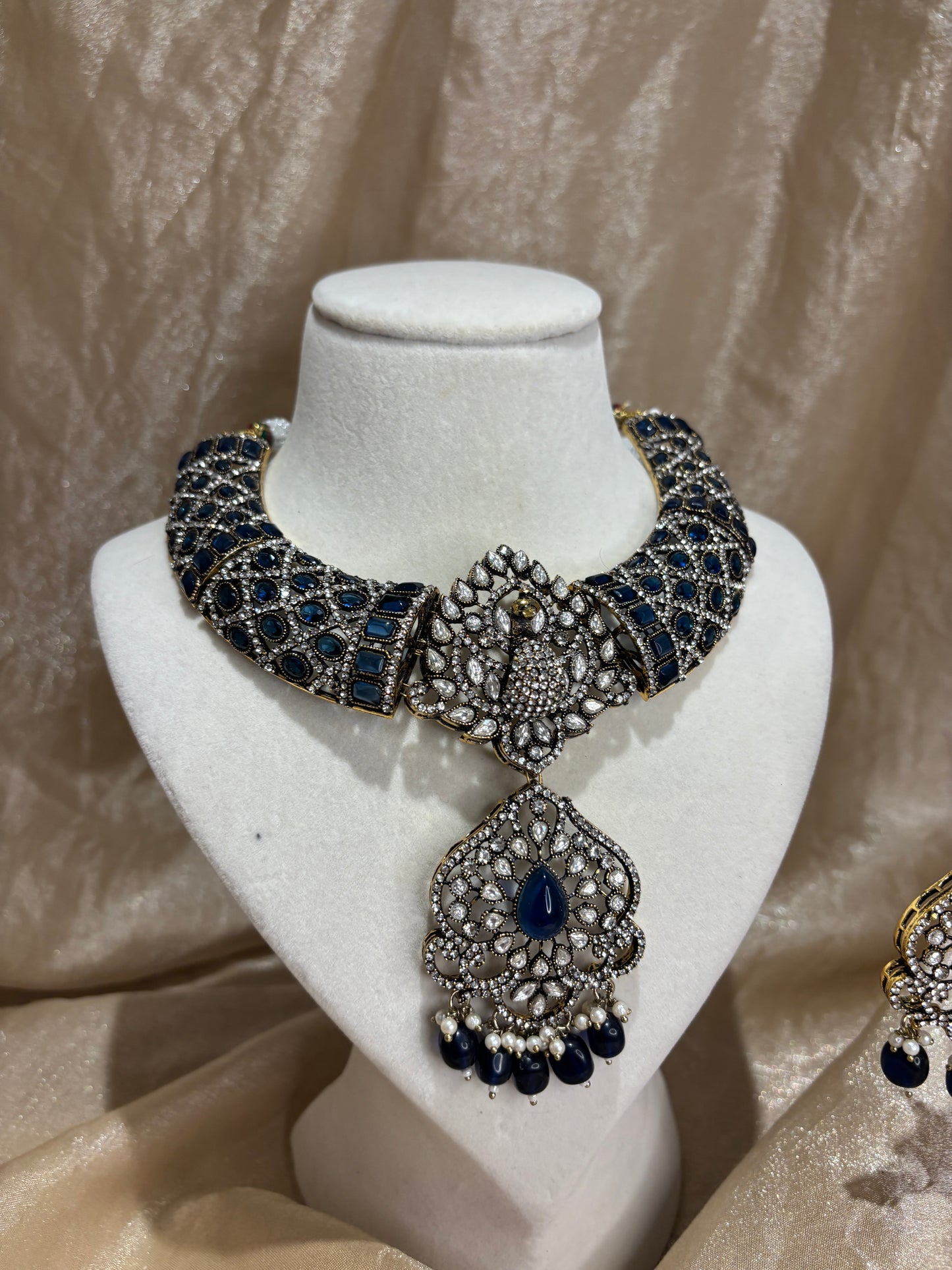 Navy blue necklace set