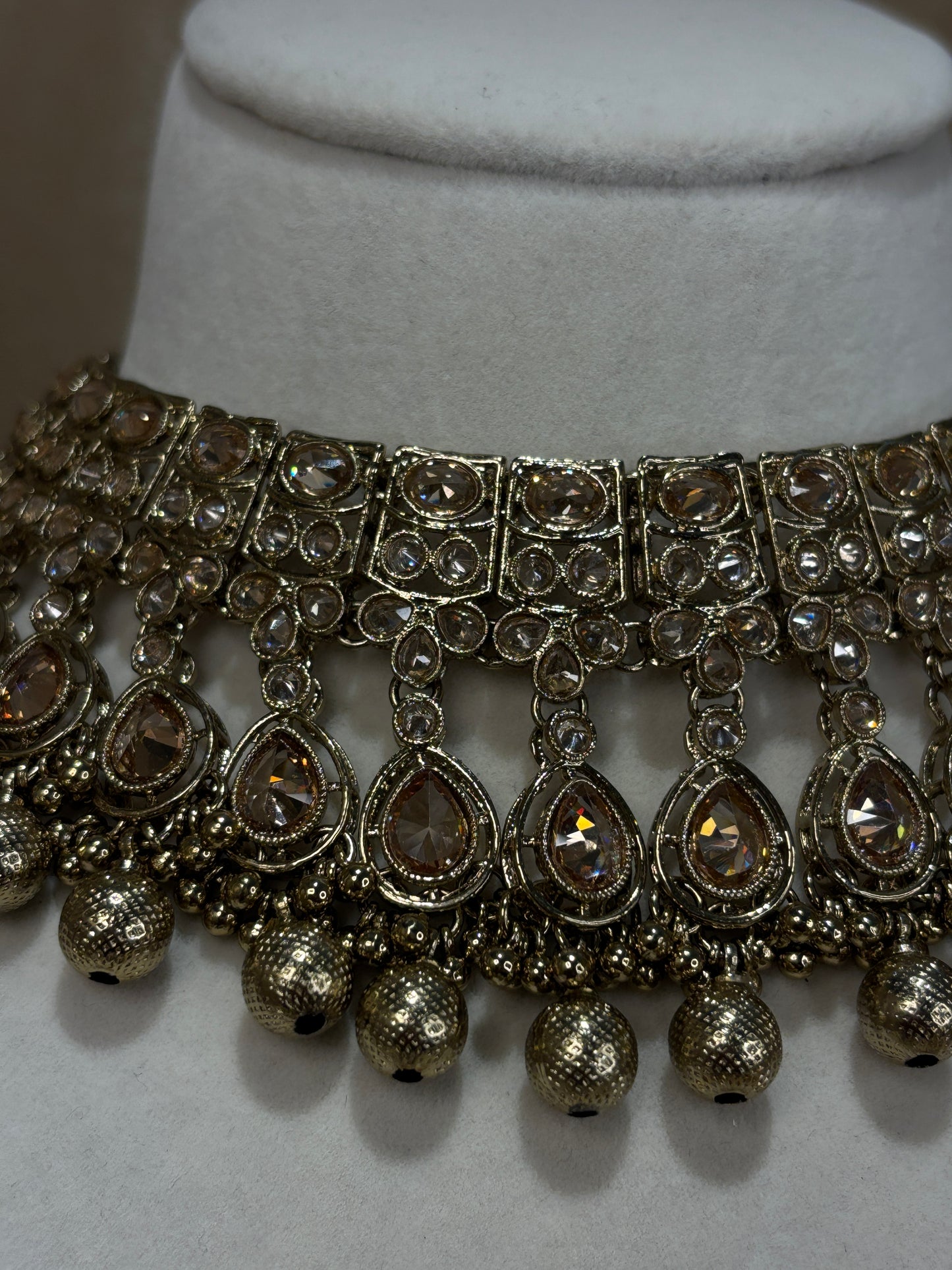 Metal gold necklace set