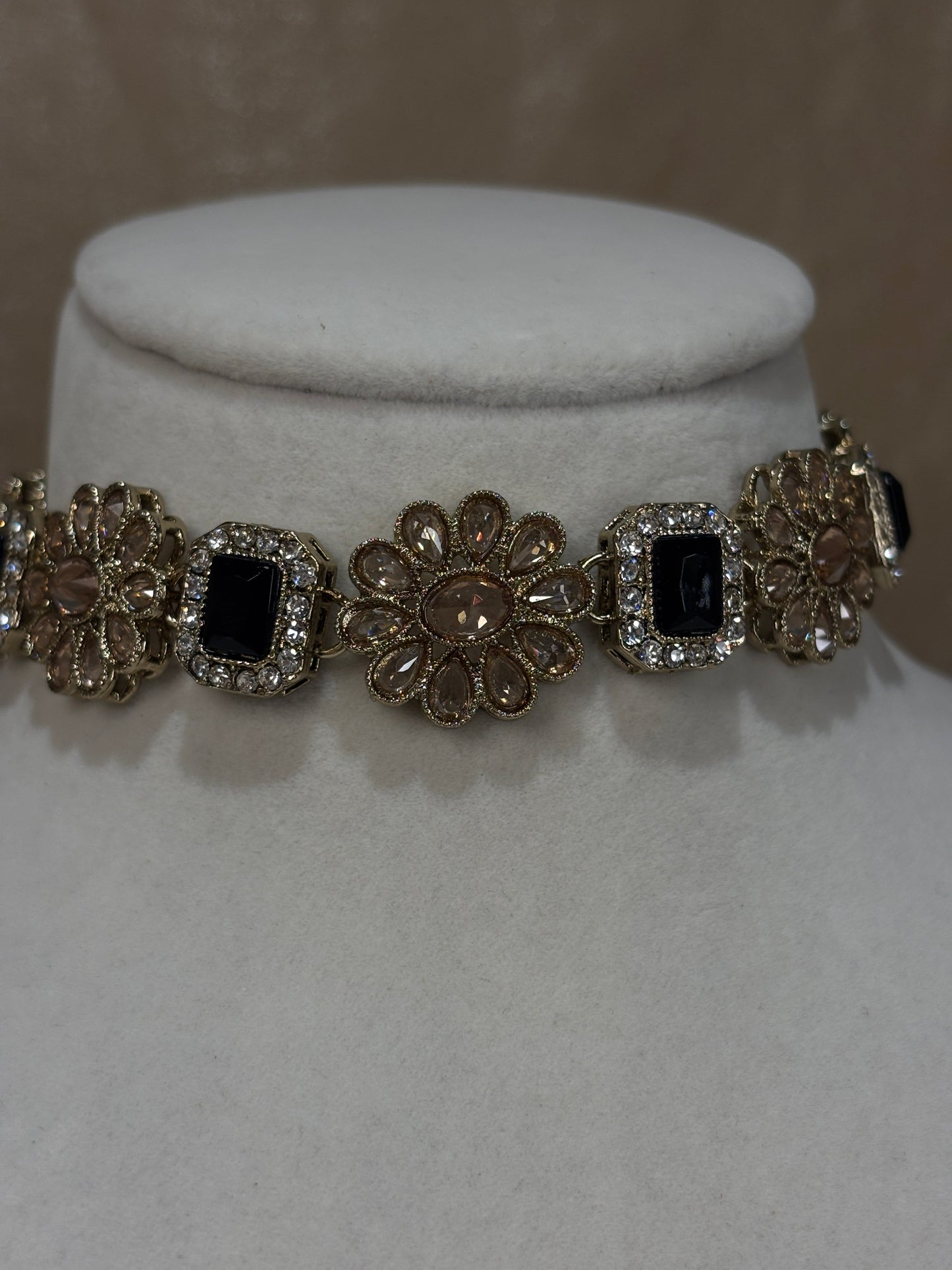 Black choker set