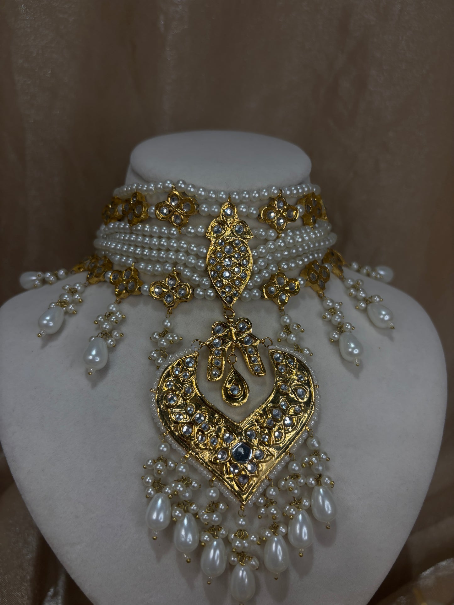 Gold thappa kundan choker set