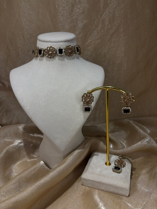 Black choker set