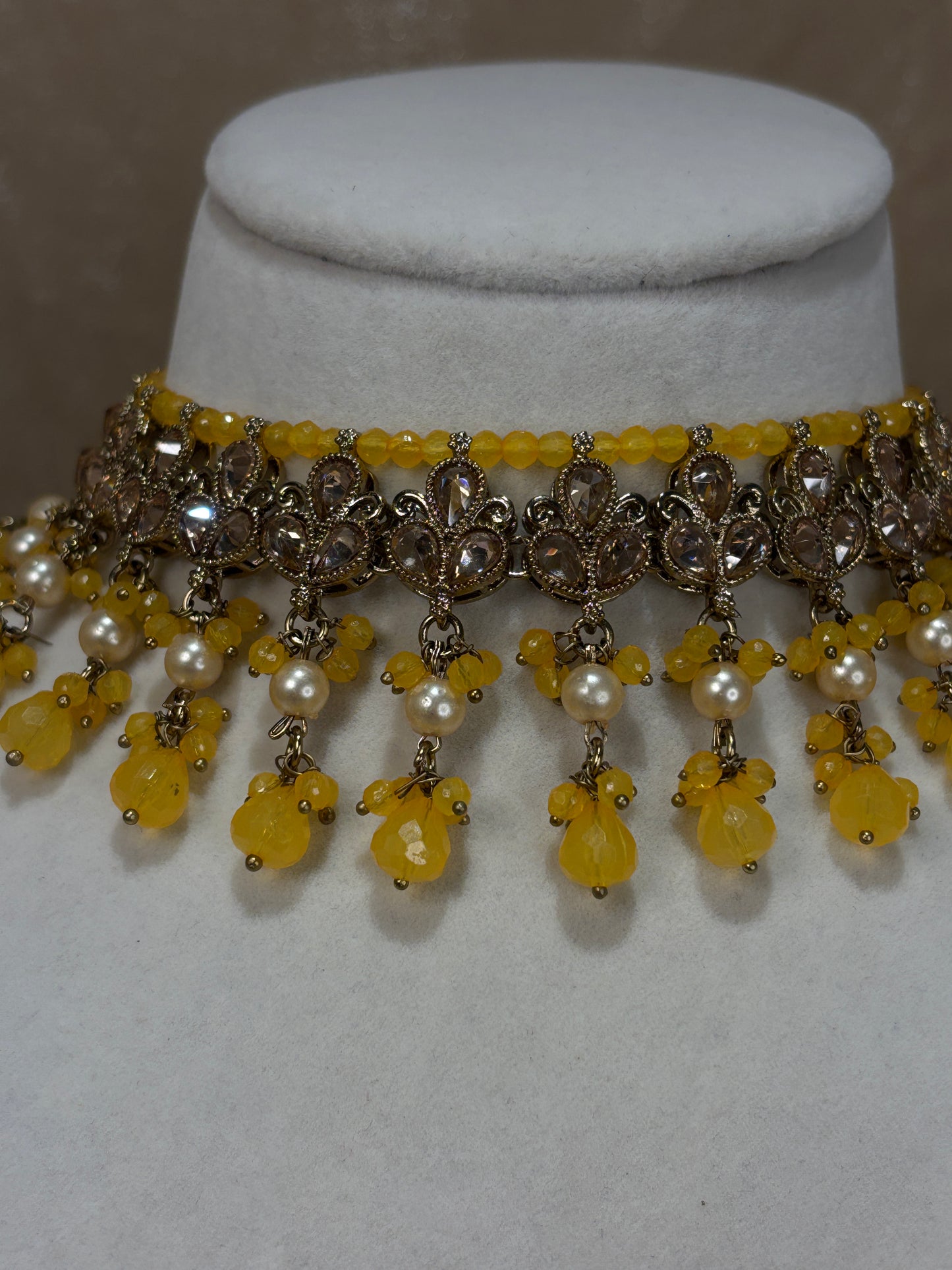 Yellow choker set