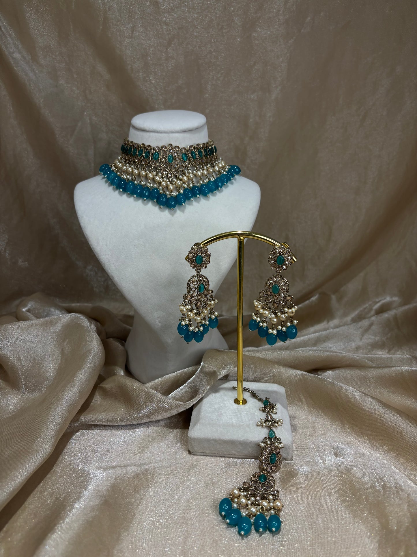 Blue choker set