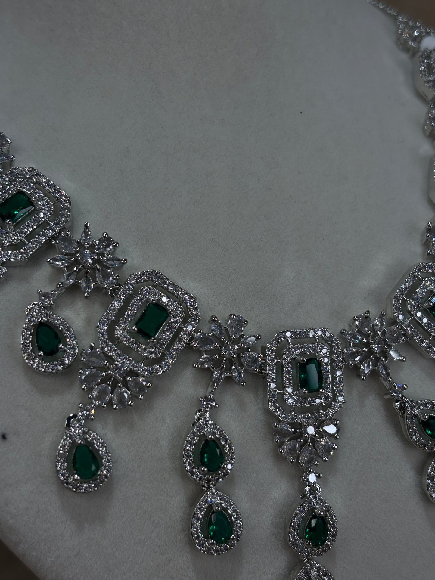 Emerald green necklace set