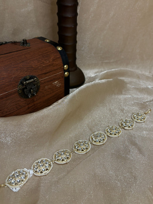 White kundan matha patti