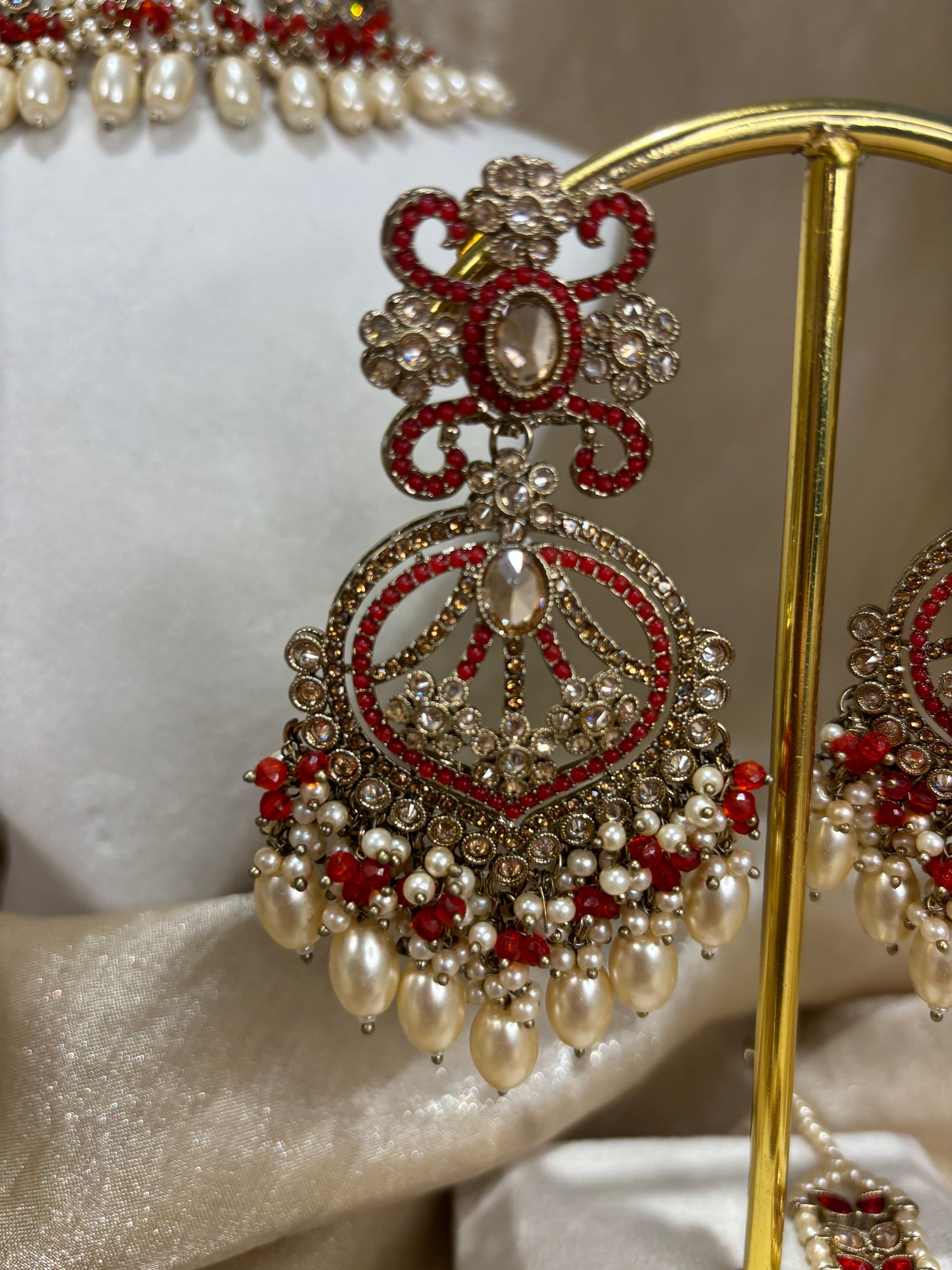 Red choker set