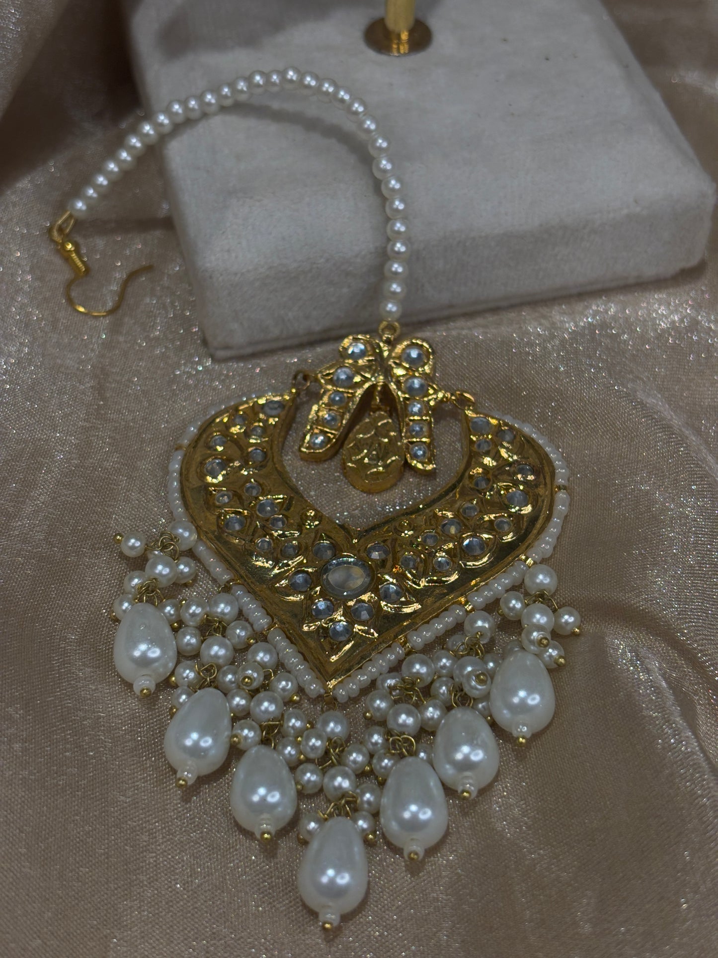 Gold thappa kundan choker set