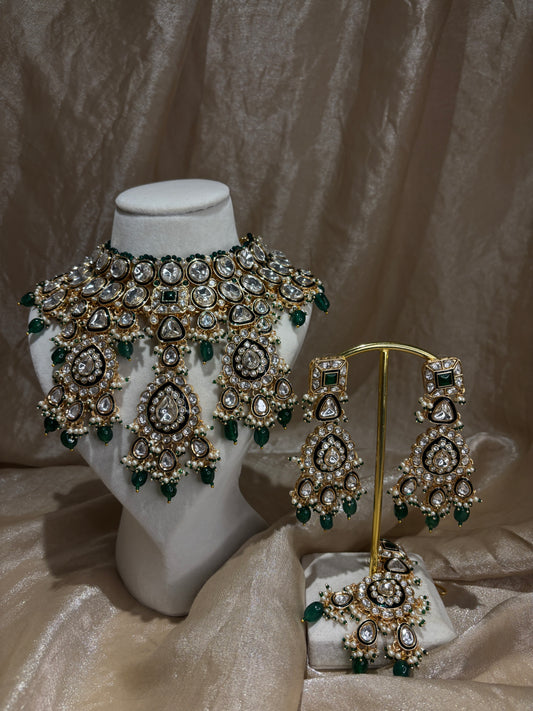 Heavy green choker set
