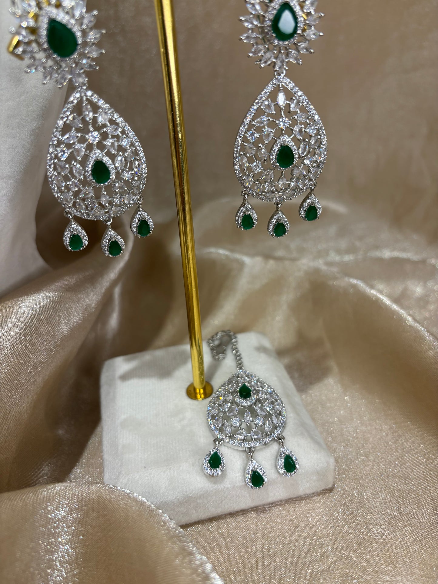 Emerald green American diamond set
