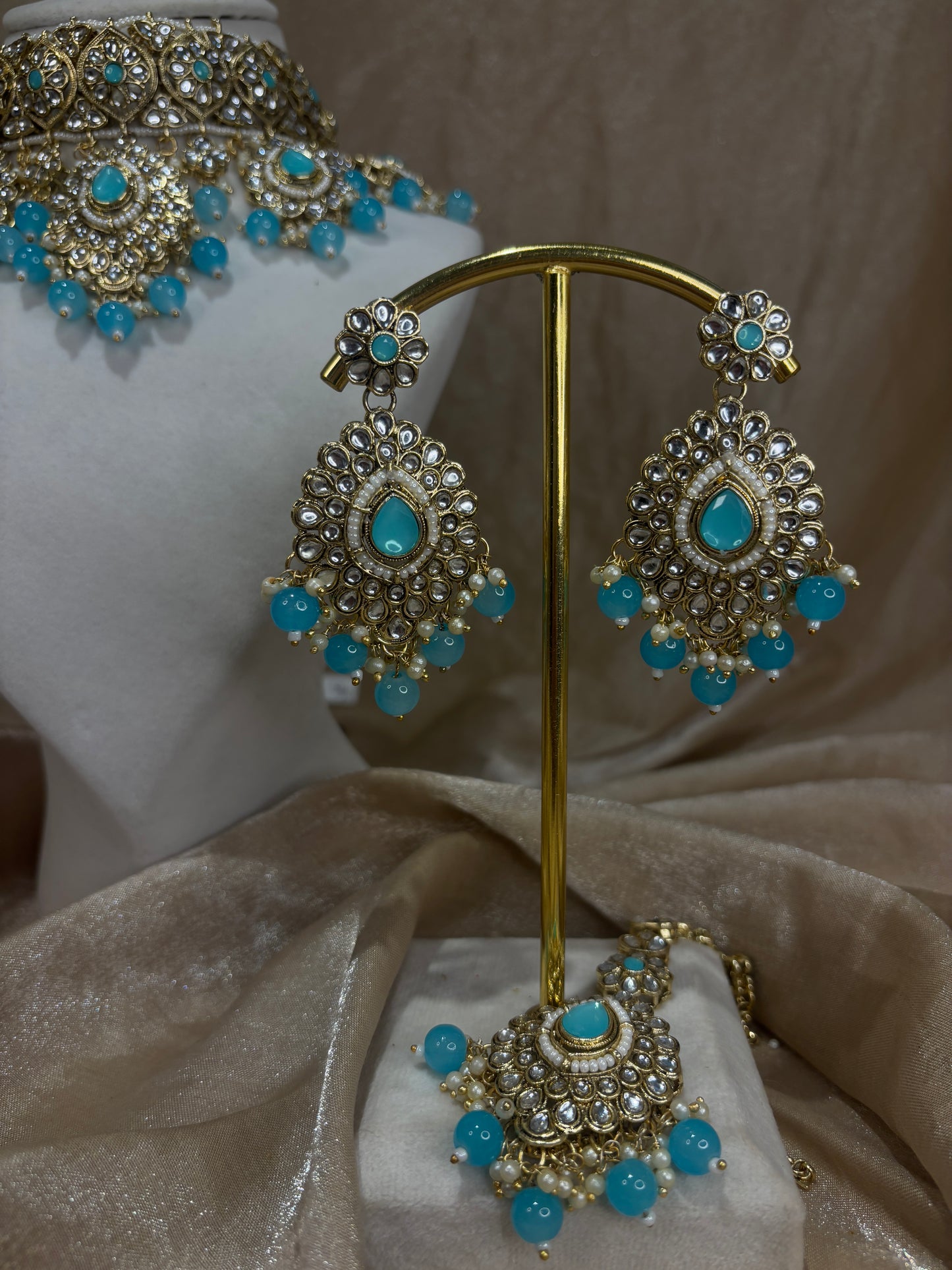 Baby blue choker set
