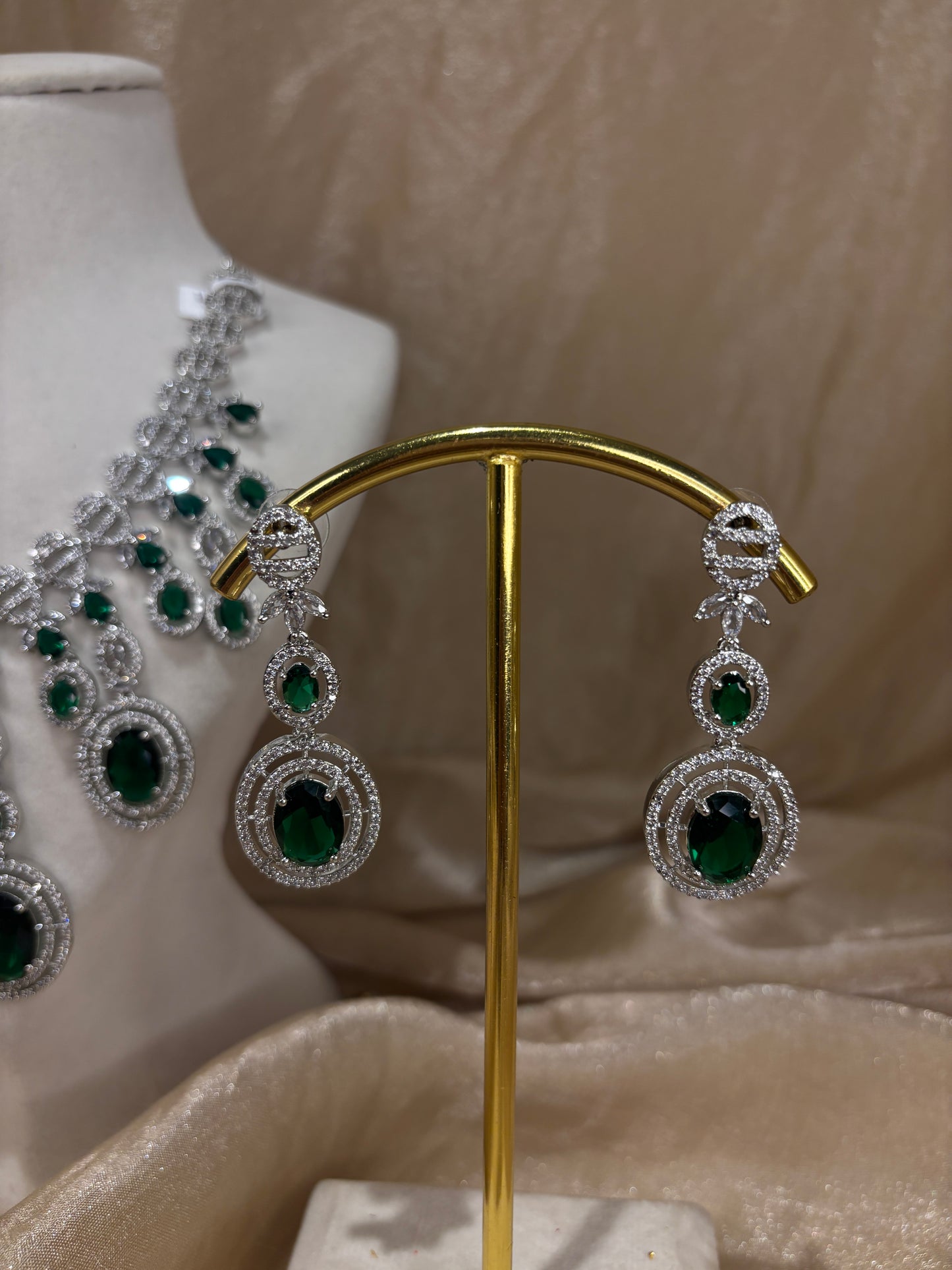 Emerald green necklace set