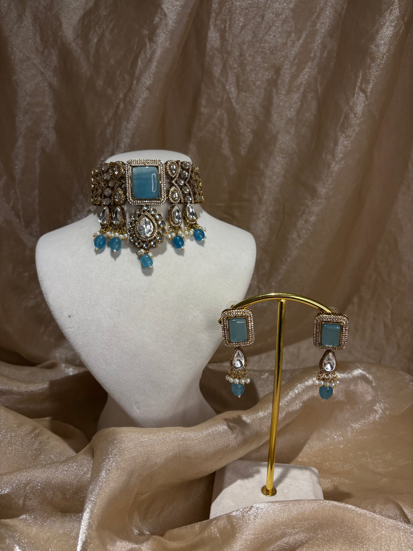 Sky blue choker set