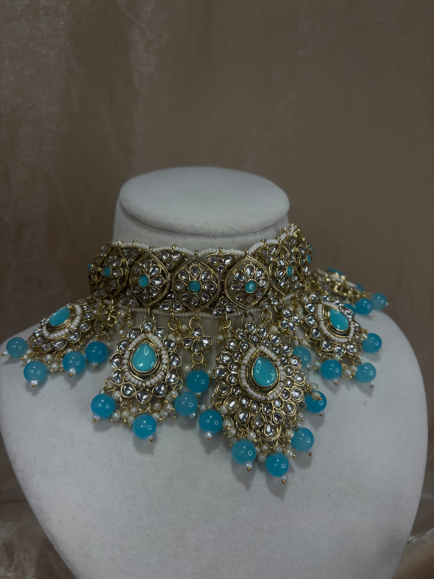 Baby blue choker set