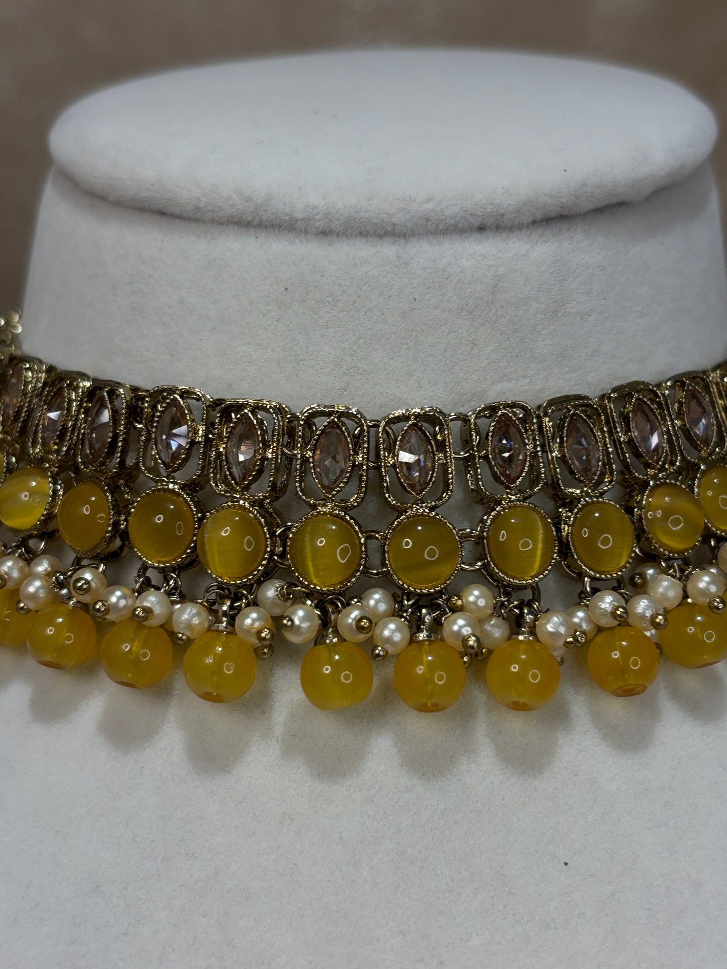 Yellow choker set
