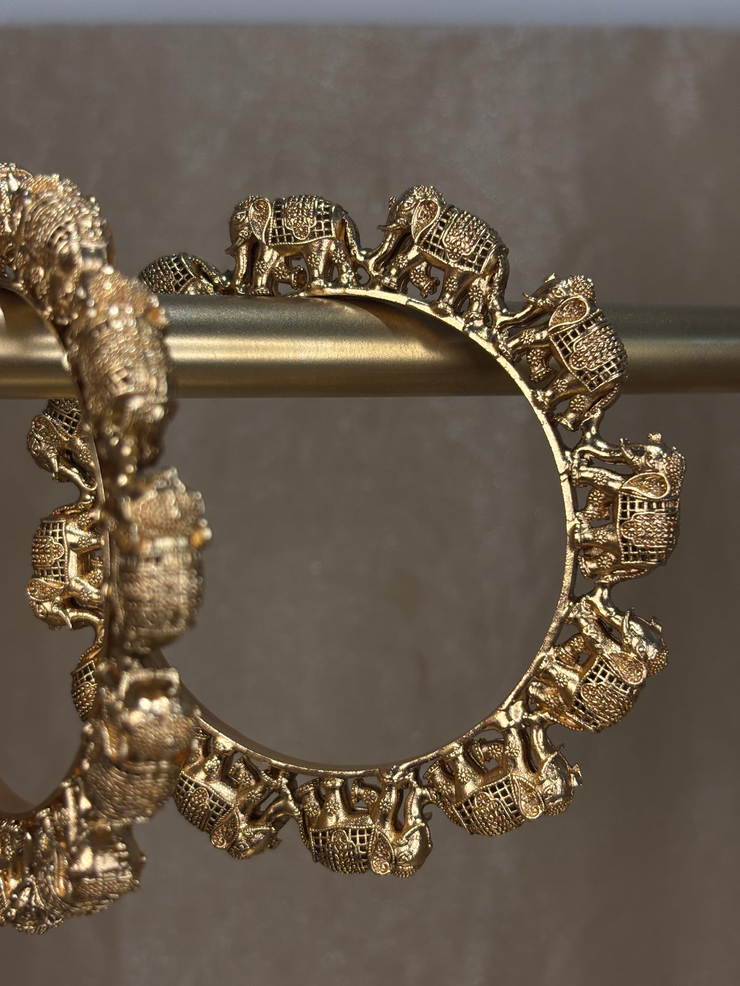 Yellow gold elephant kare