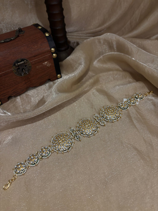 White kundan matha Patti
