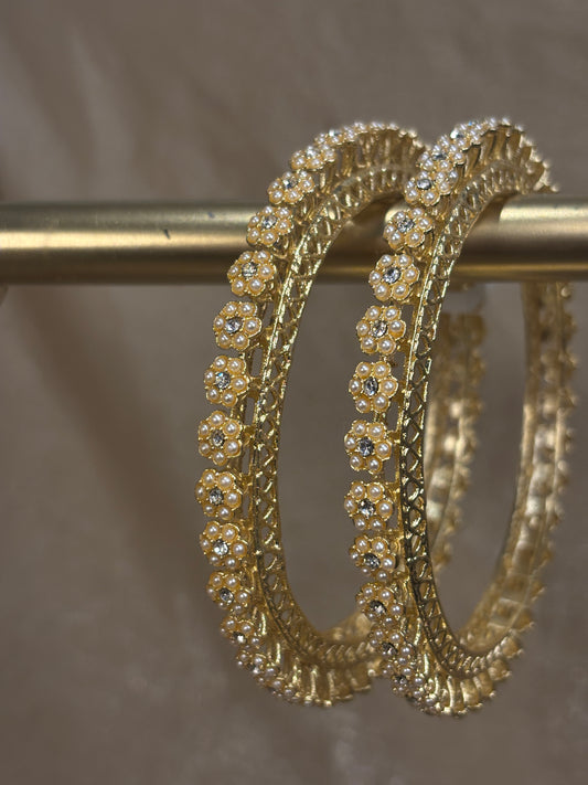 Gold flower detail kare