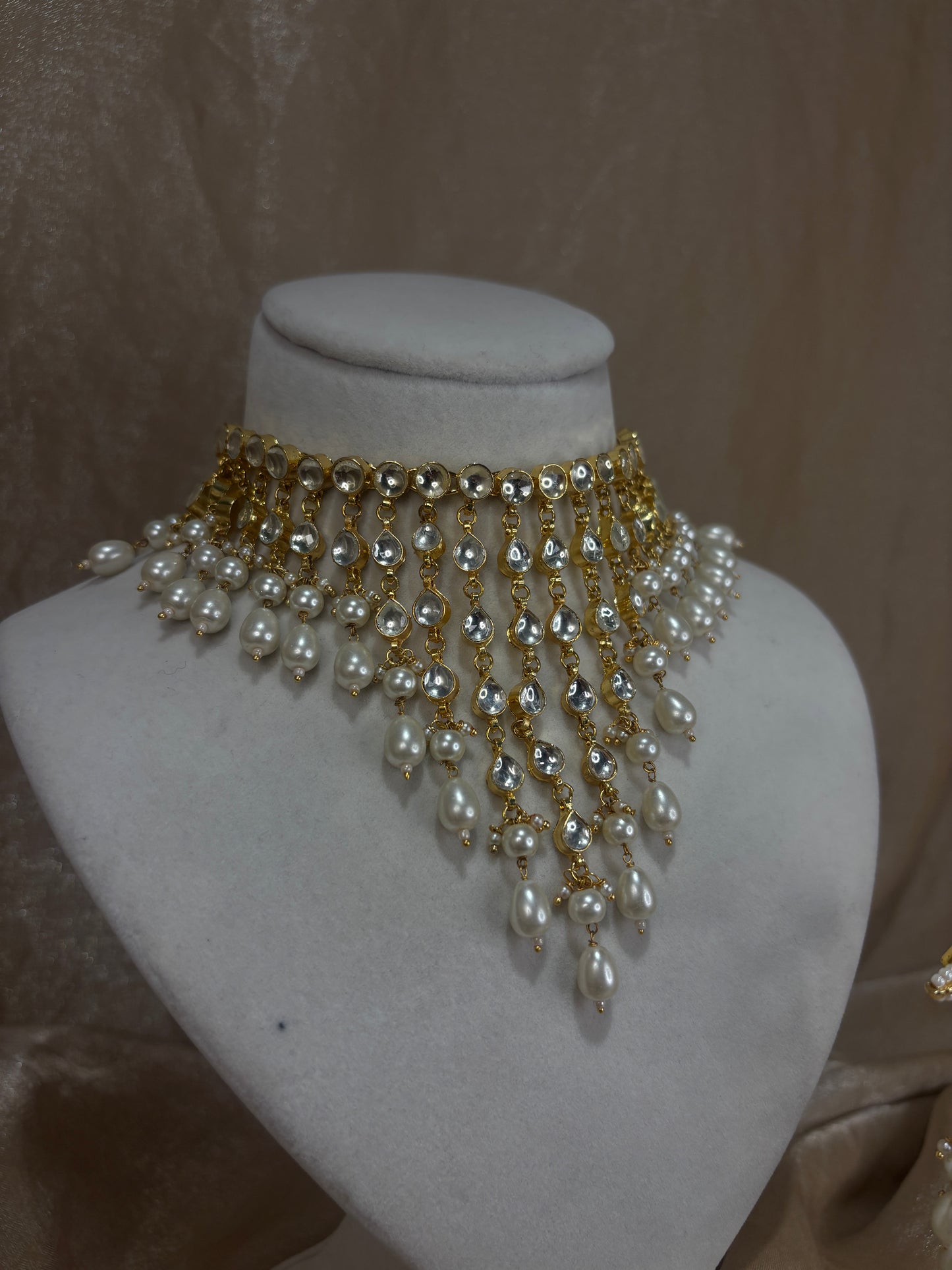 V-shape choker set