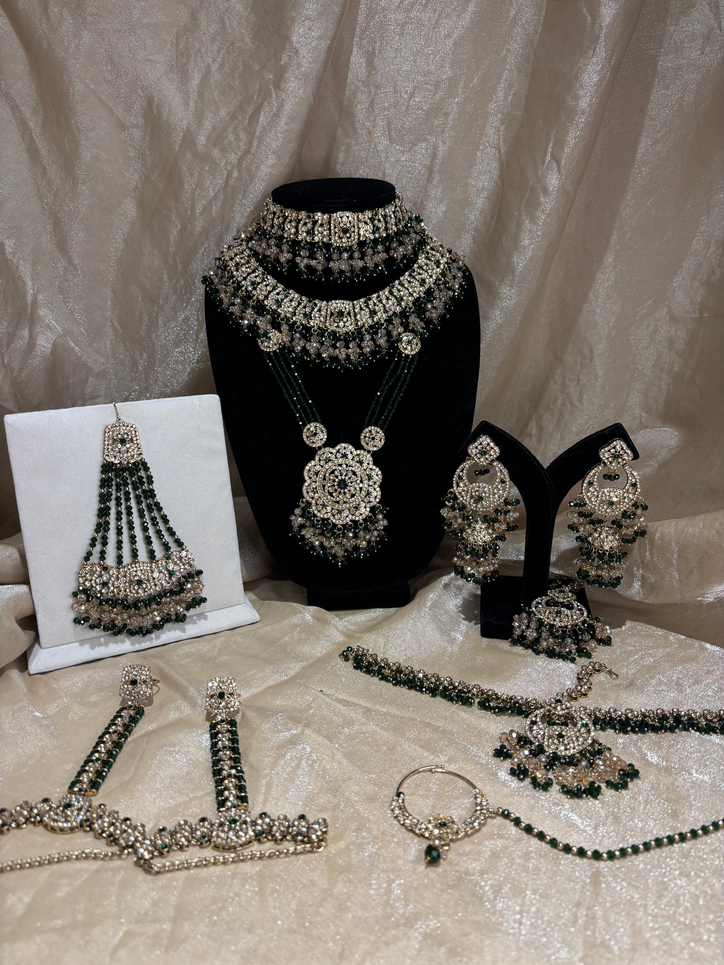 Heavy emerald green set