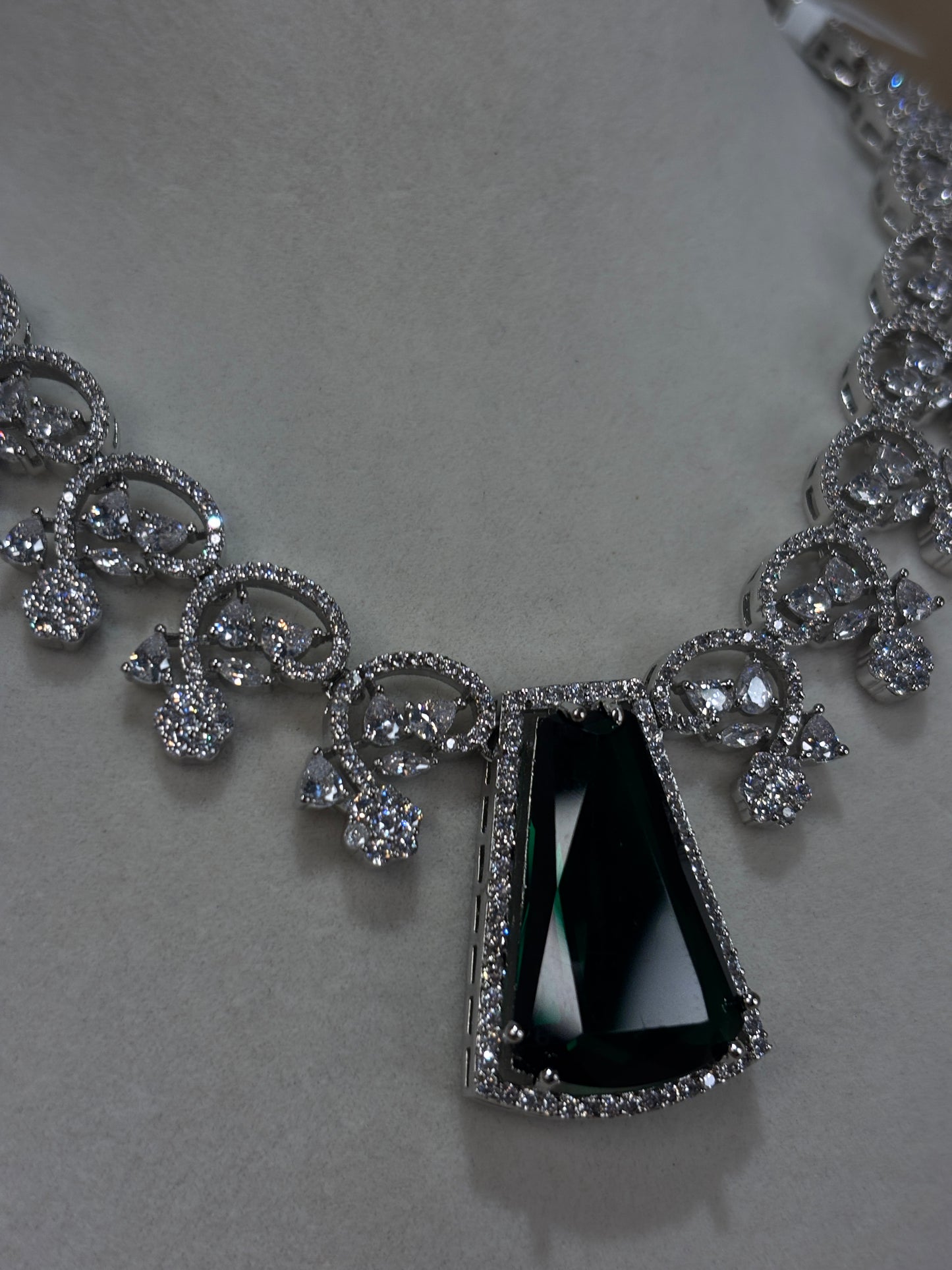 Emerald green necklace set